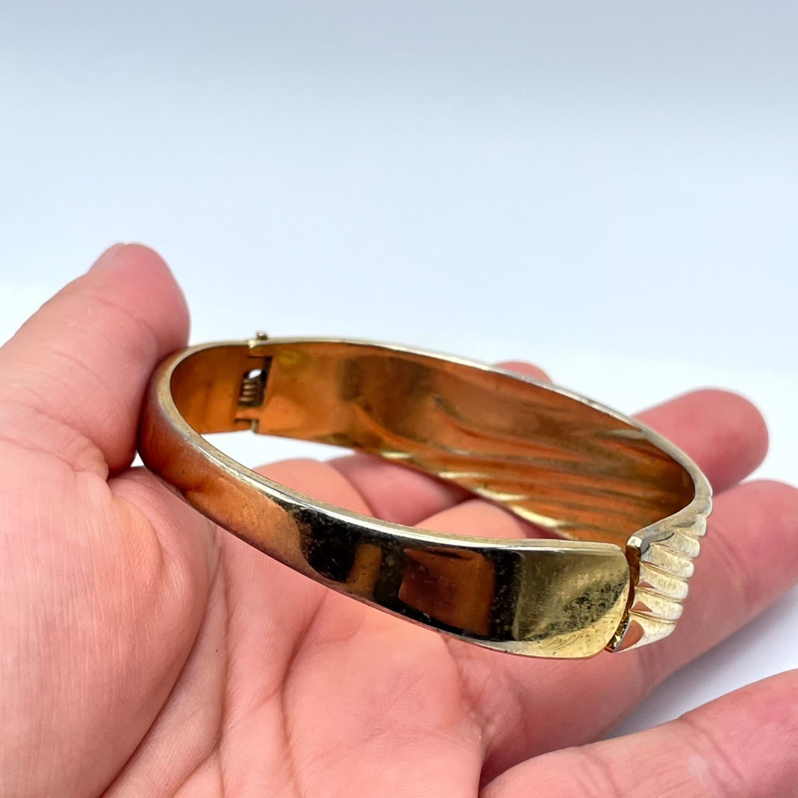 Vintage Gold-Tone Classic Rhinestone Engraved Cuff Hinged Clamper Bracelet - Thumbnail 7