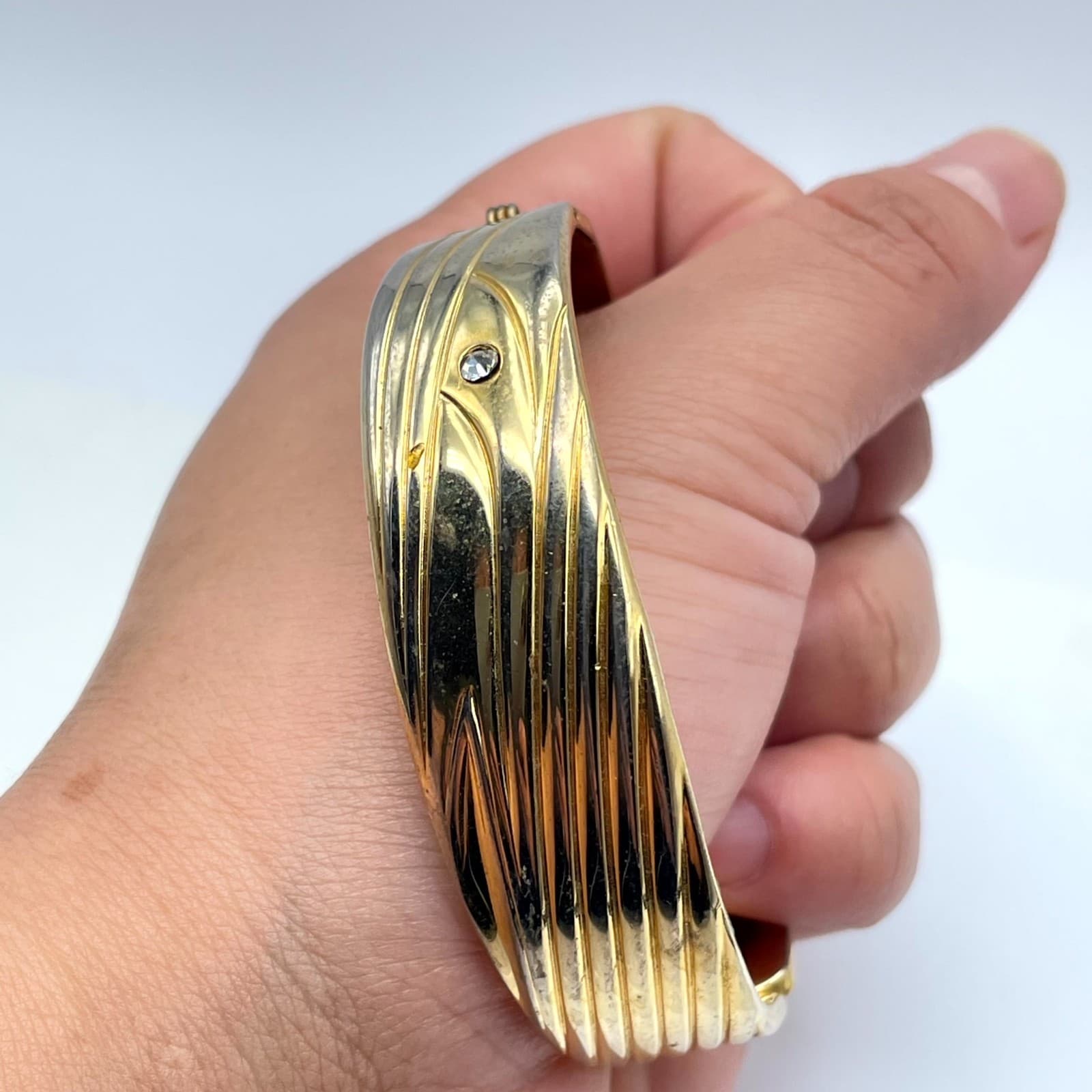 Vintage Gold-Tone Classic Rhinestone Engraved Cuff Hinged Clamper Bracelet - Thumbnail 8