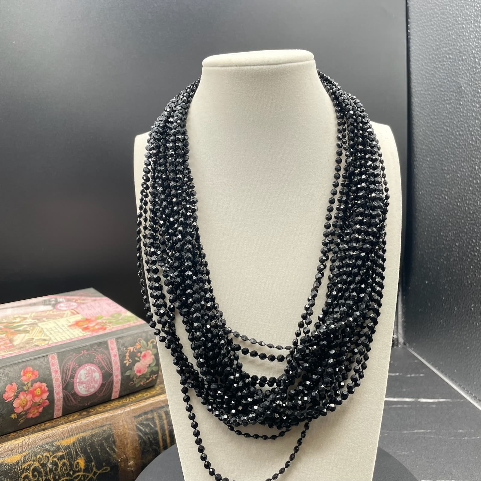 Vintage Black Fashion Faceted Spinel Multi-Layered Beaded Flower Clasp Necklace - Thumbnail 2