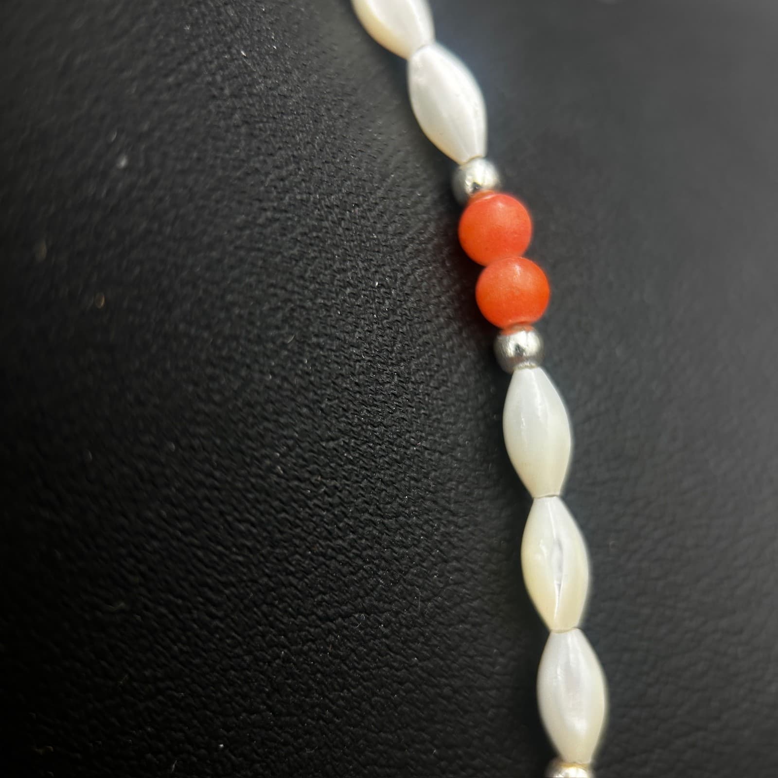 Vintage White & Orange Beaded Necklace Small Oval Beads Retro Jewelry 22" - Thumbnail 5