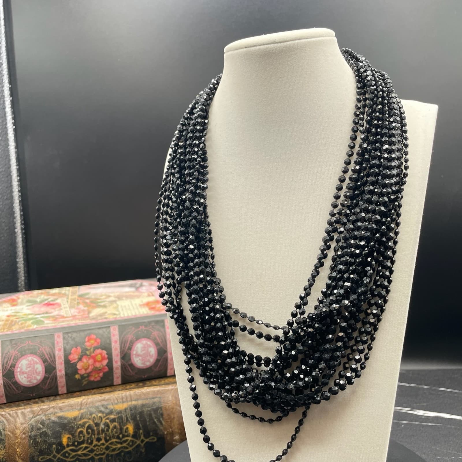 Vintage Black Fashion Faceted Spinel Multi-Layered Beaded Flower Clasp Necklace - Thumbnail 3