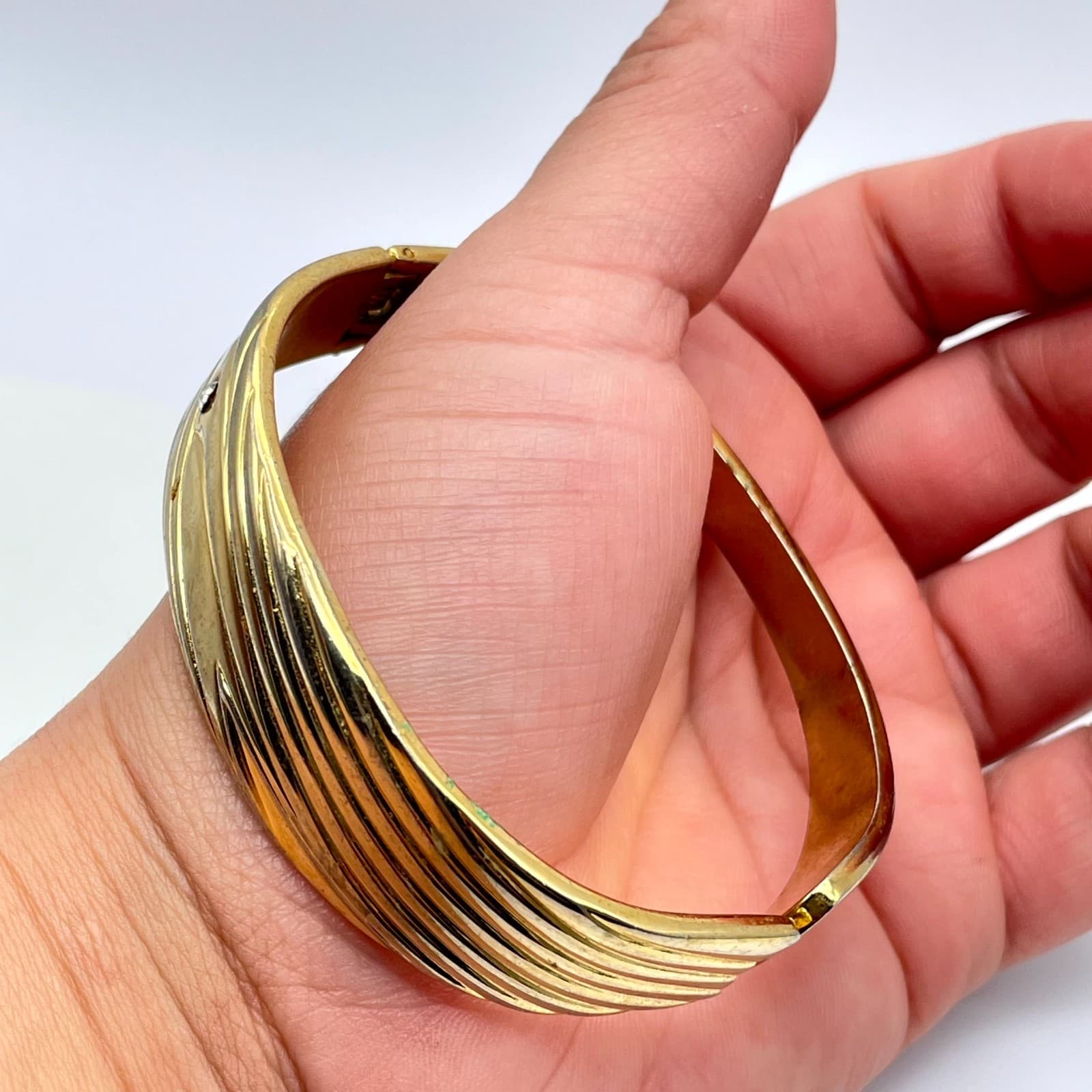 Vintage Gold-Tone Classic Rhinestone Engraved Cuff Hinged Clamper Bracelet - Thumbnail 9