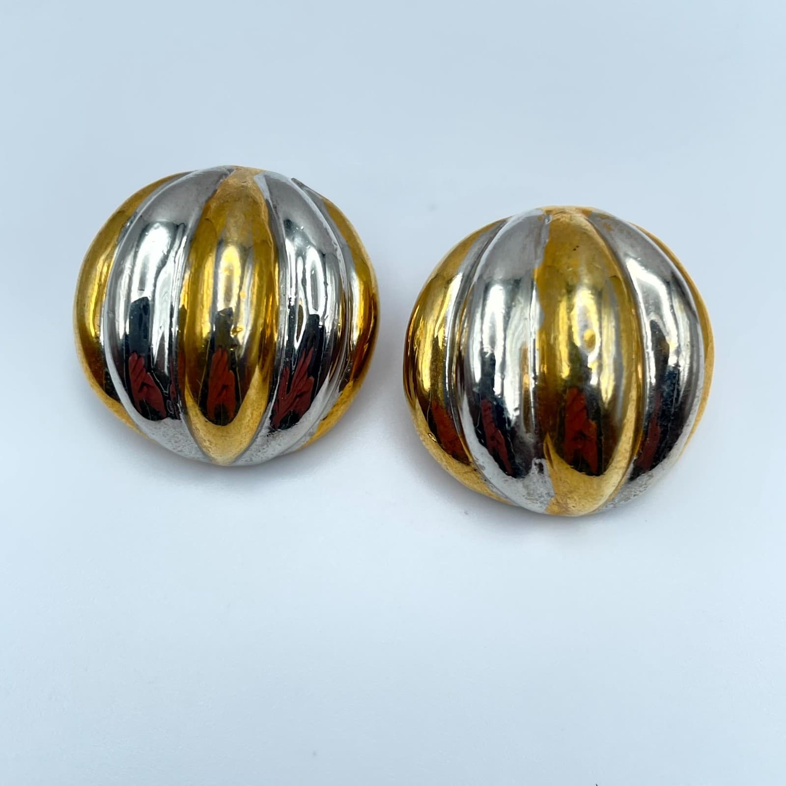 Vintage Glamour Two-Tone Classic Fashion Engraved Ribbed Button Clip-On Earrings - Image 1