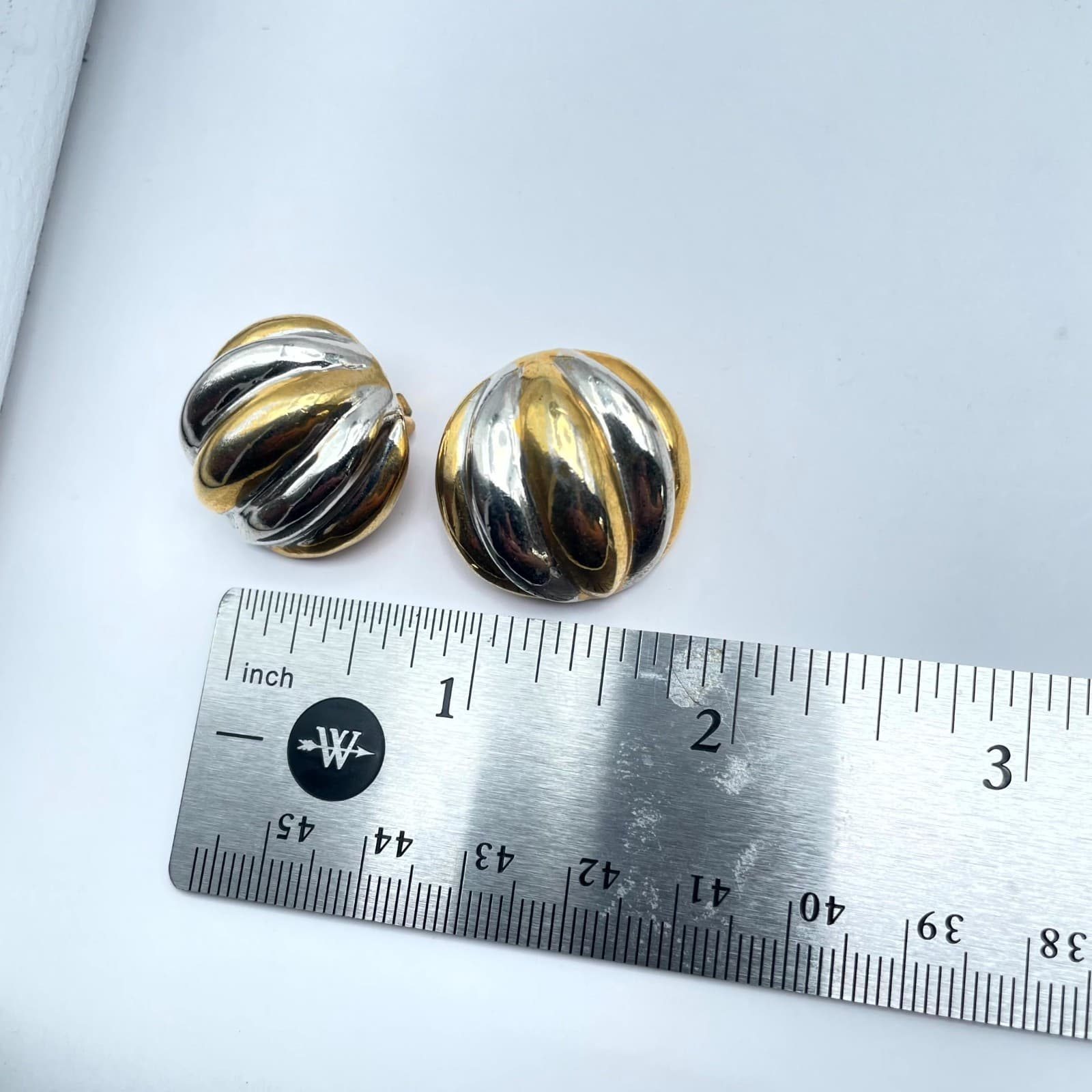 Vintage Glamour Two-Tone Classic Fashion Engraved Ribbed Button Clip-On Earrings - Thumbnail 2