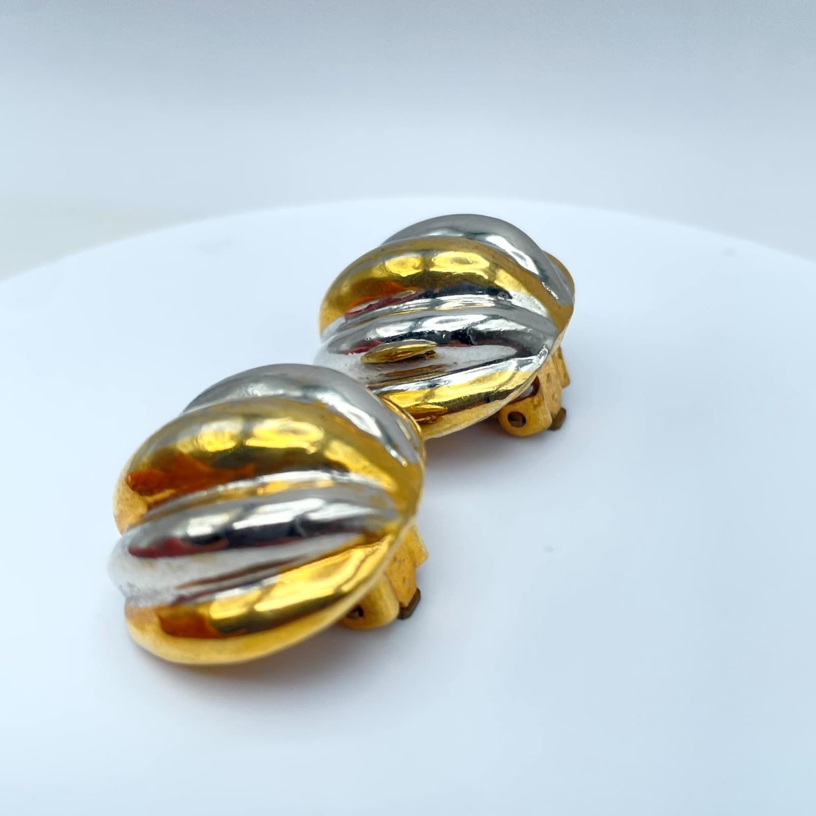 Vintage Glamour Two-Tone Classic Fashion Engraved Ribbed Button Clip-On Earrings - Thumbnail 7