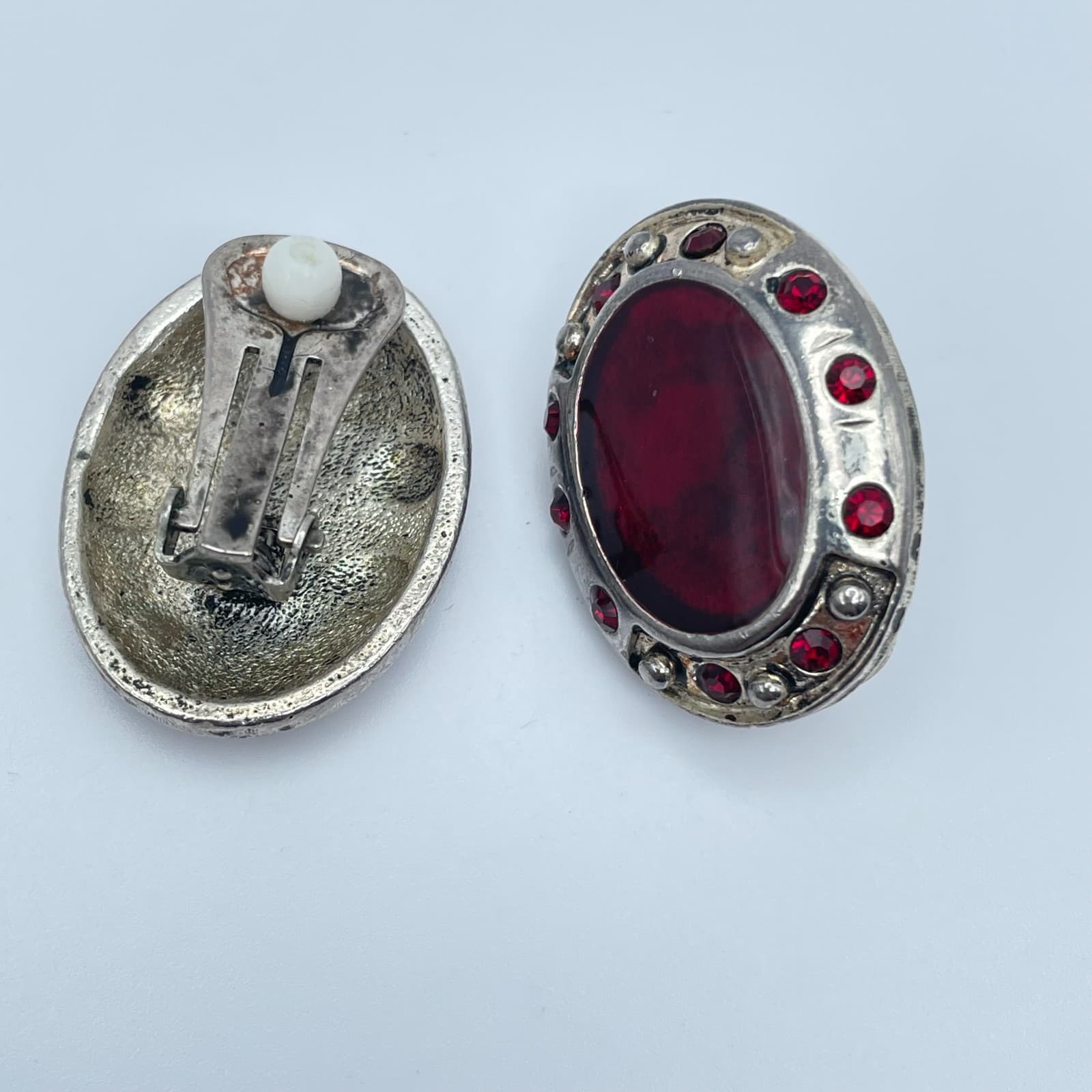 Vintage 90s Silver Tone Ruby Red Cabochon Oval Earrings Classic Fashion Jewelry - Thumbnail 3