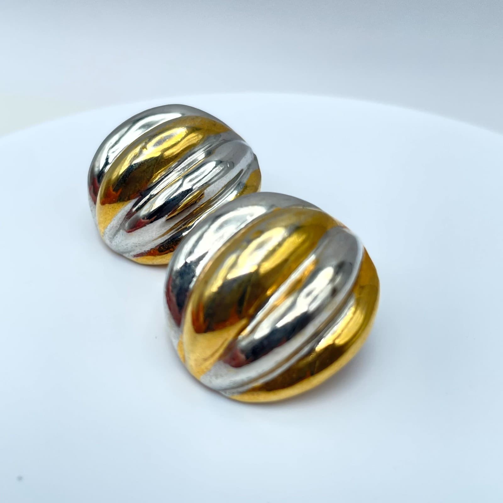 Vintage Glamour Two-Tone Classic Fashion Engraved Ribbed Button Clip-On Earrings - Thumbnail 6
