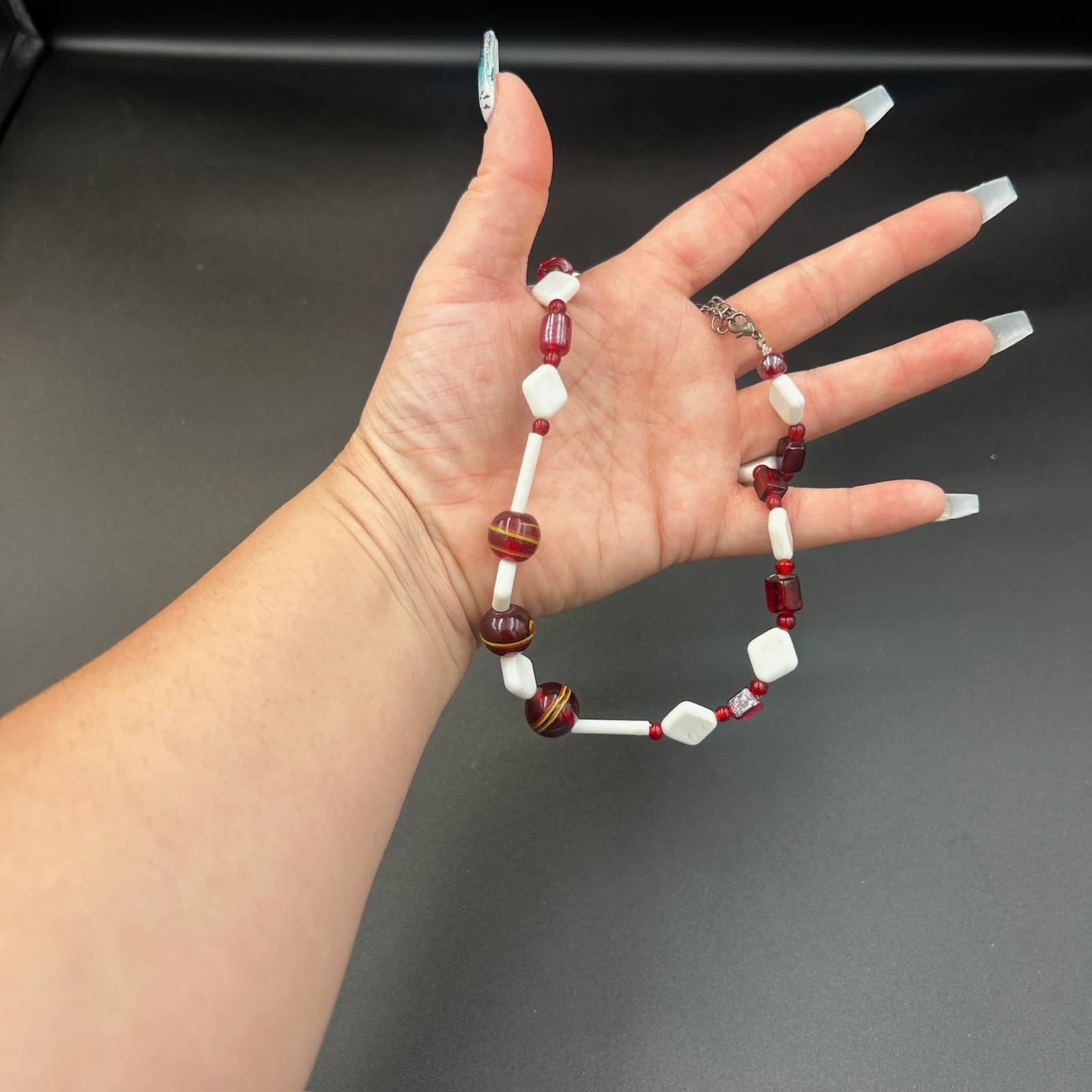 Vintage 21" Red & White Beaded Necklace Geometric Acrylic Beads Retro Jewelry - Thumbnail 3