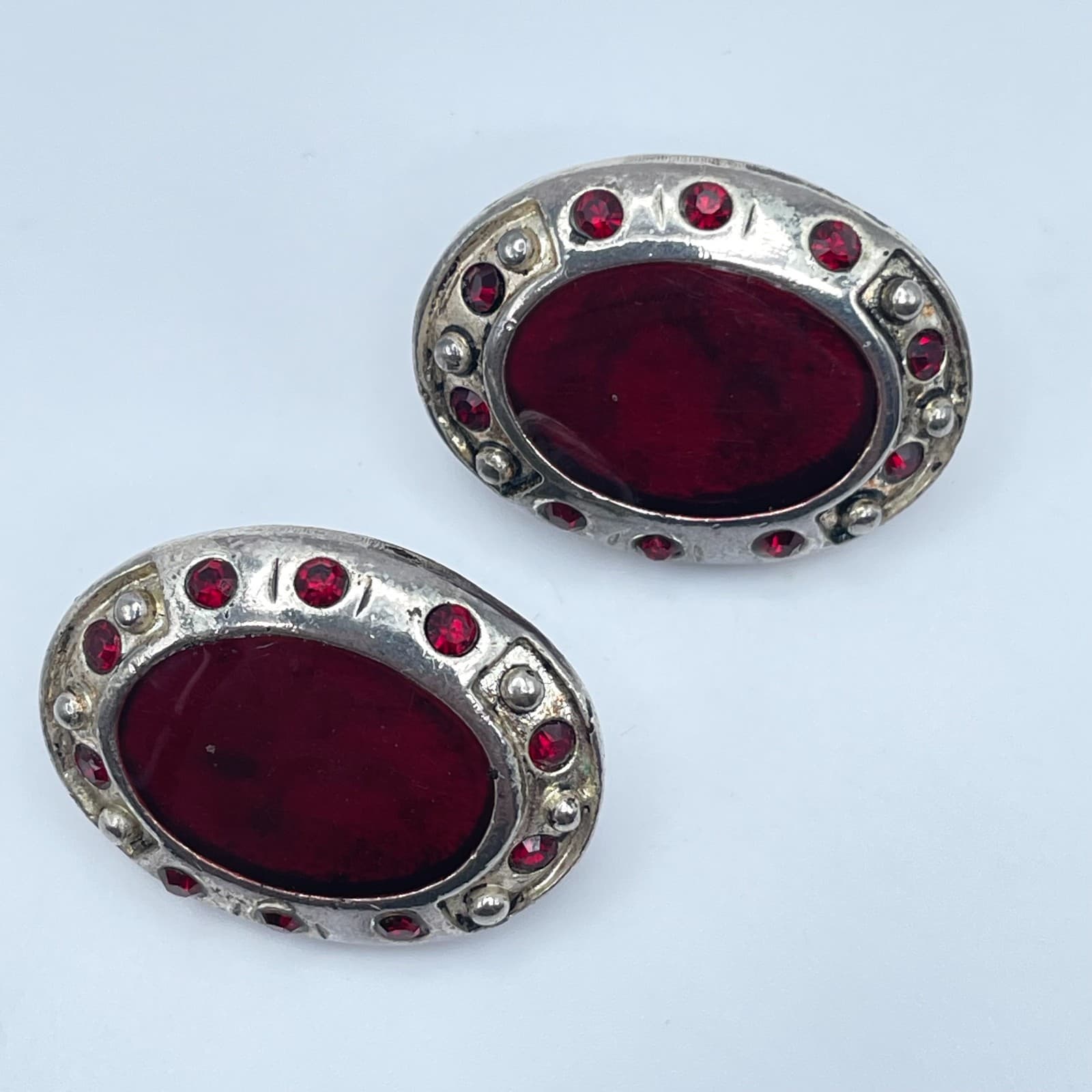 Vintage 90s Silver Tone Ruby Red Cabochon Oval Earrings Classic Fashion Jewelry - Thumbnail 2