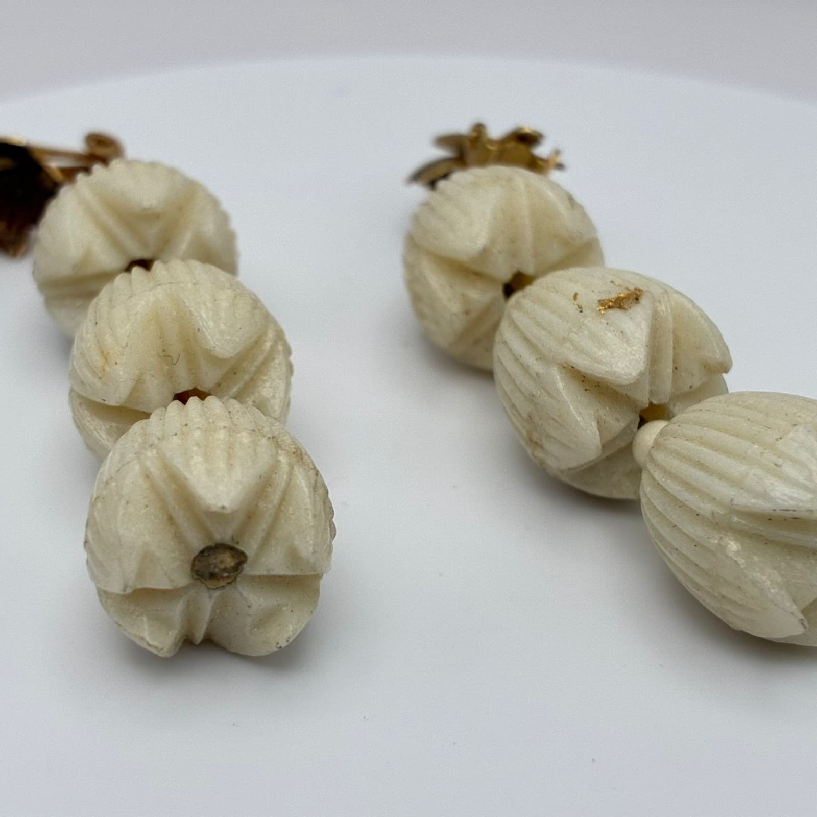 Vintage 50s 60s Hong Kong White Celluloid Tulip Dangle Earrings Women's Jewelry - Thumbnail 2