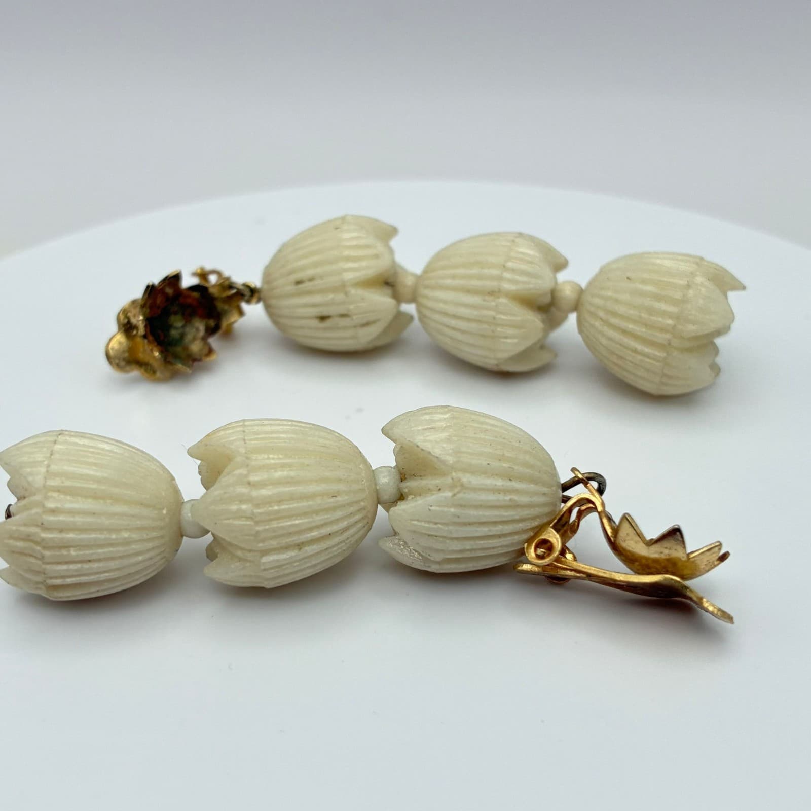 Vintage 50s 60s Hong Kong White Celluloid Tulip Dangle Earrings Women's Jewelry - Thumbnail 3