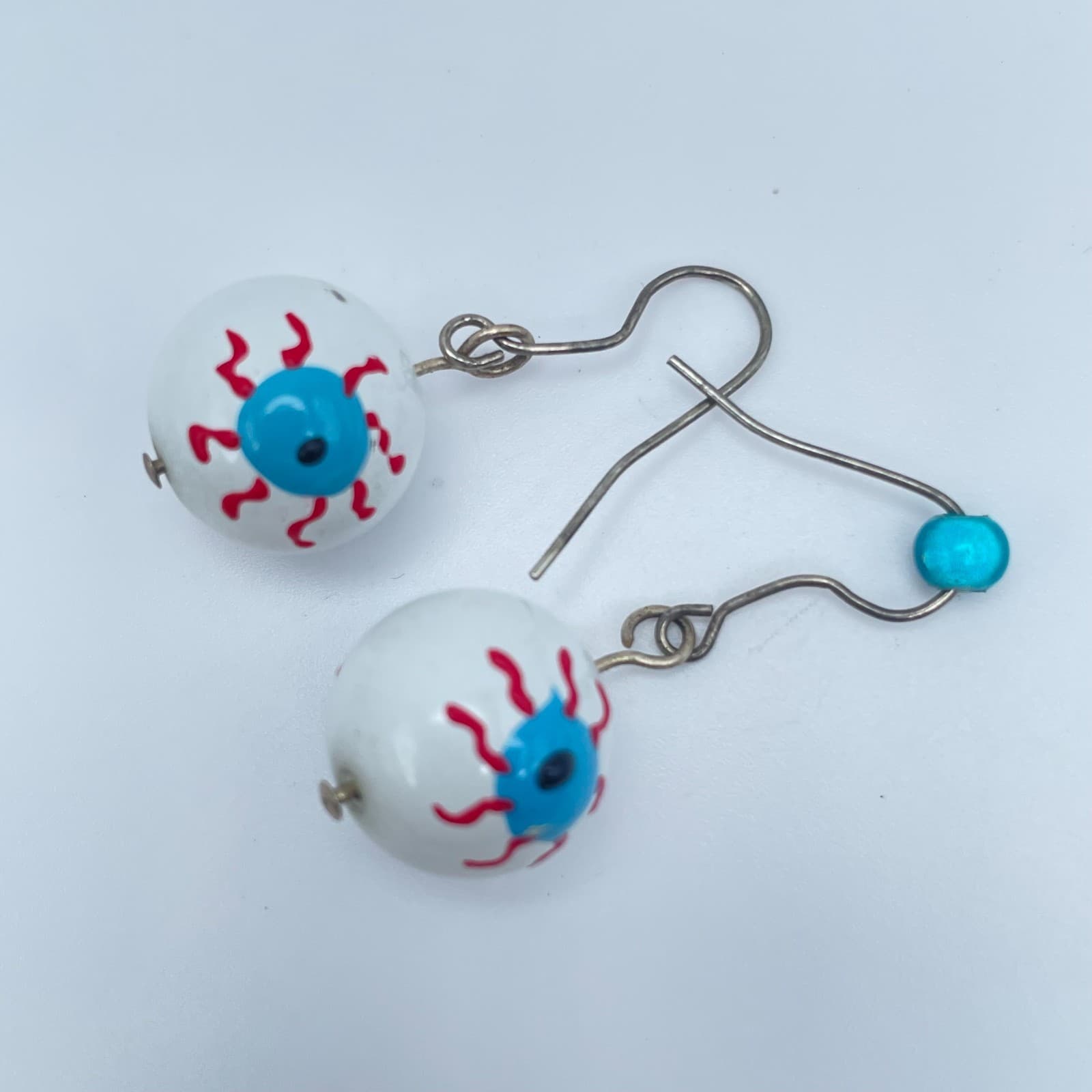 Vintage Y2K Eyeball Dangle Earrings Bloodshot Creepy Cute Eye Retro Jewelry - Image 1