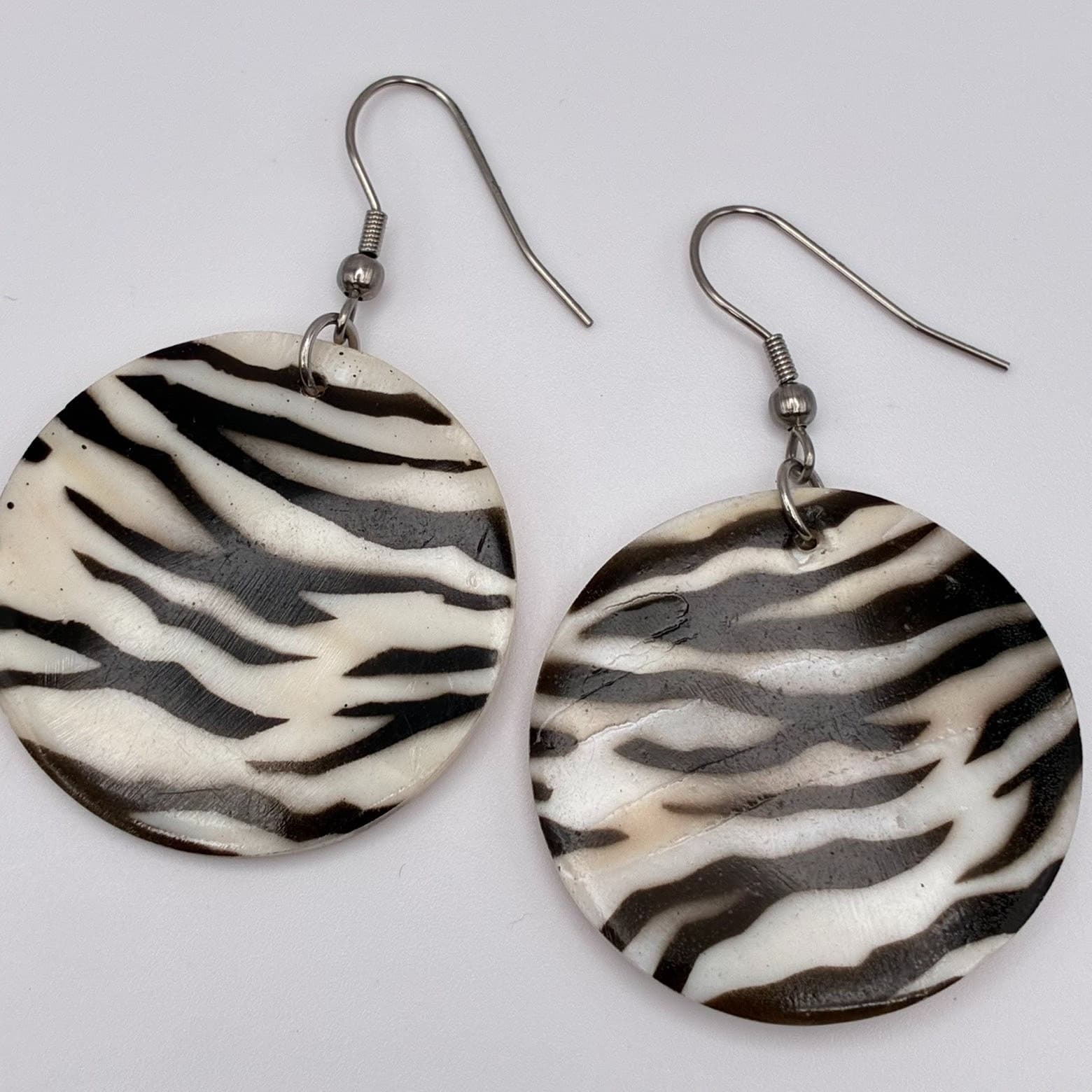 Vintage Y2K Zebra Print Shell Inlay Circle Dangle Earrings Boho Women's Jewelry - Image 1