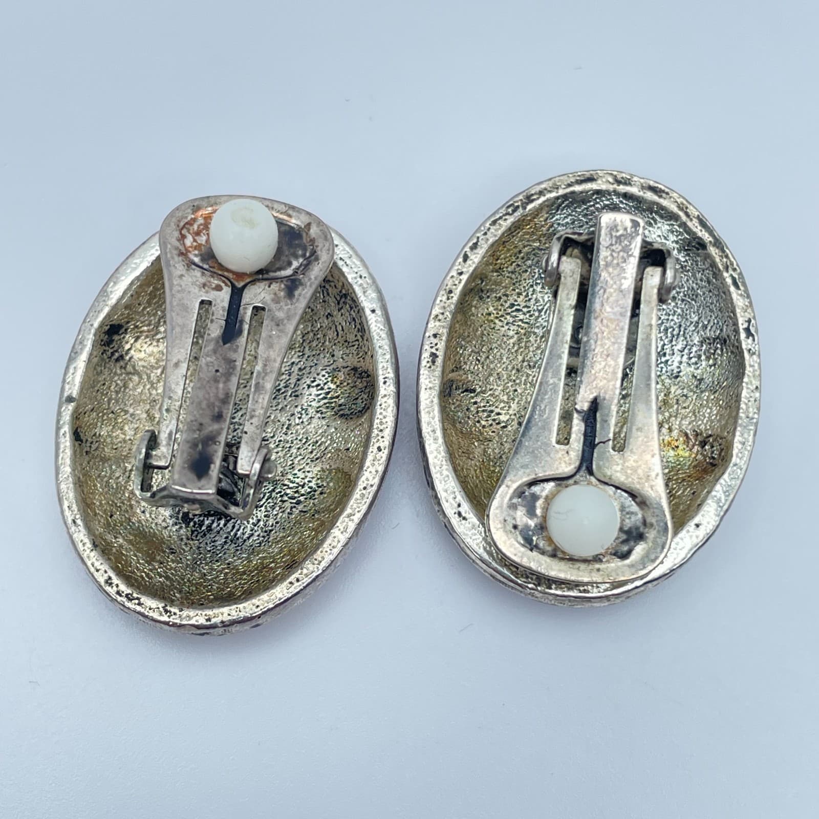 Vintage 90s Silver Tone Ruby Red Cabochon Oval Earrings Classic Fashion Jewelry - Thumbnail 4