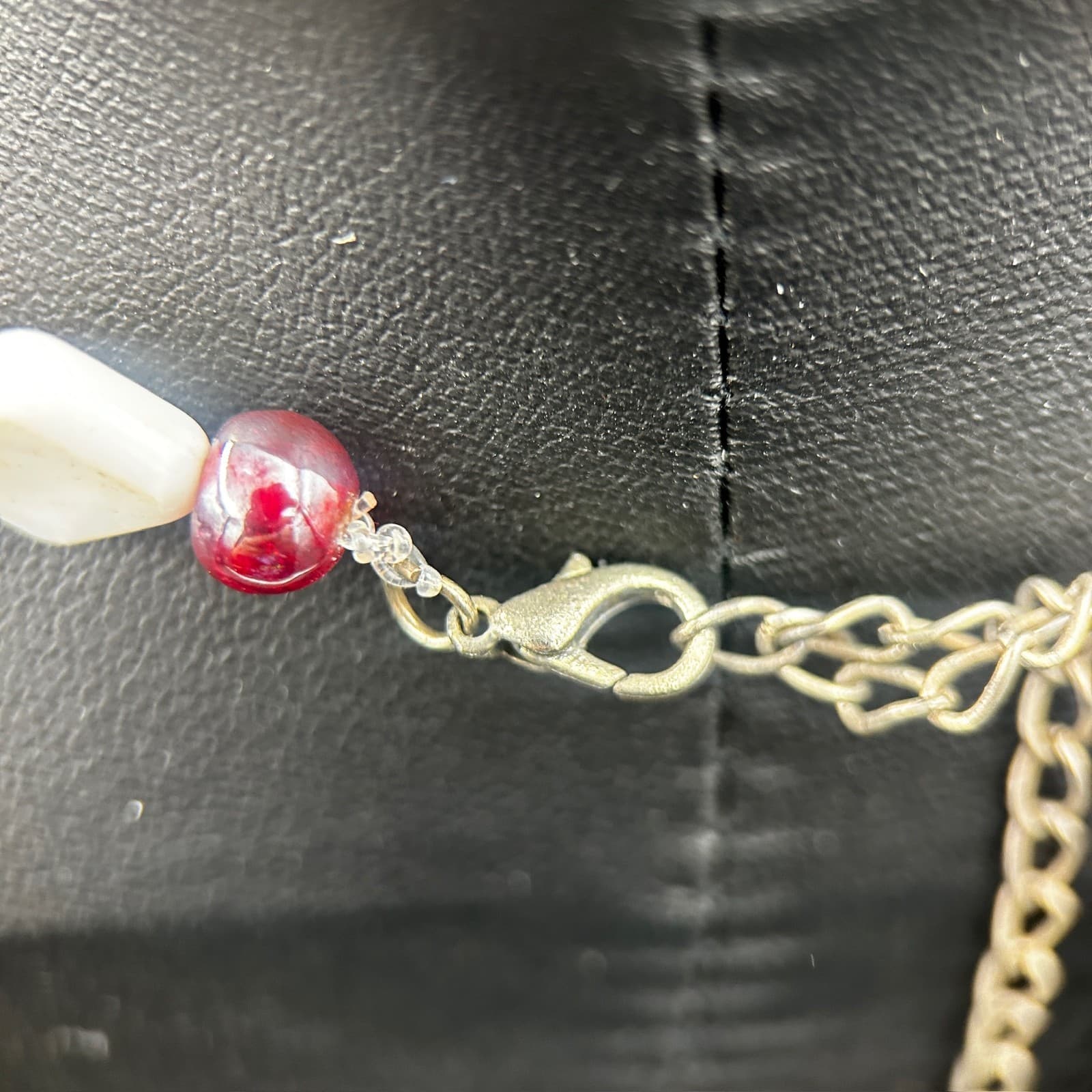 Vintage 21" Red & White Beaded Necklace Geometric Acrylic Beads Retro Jewelry - Thumbnail 5