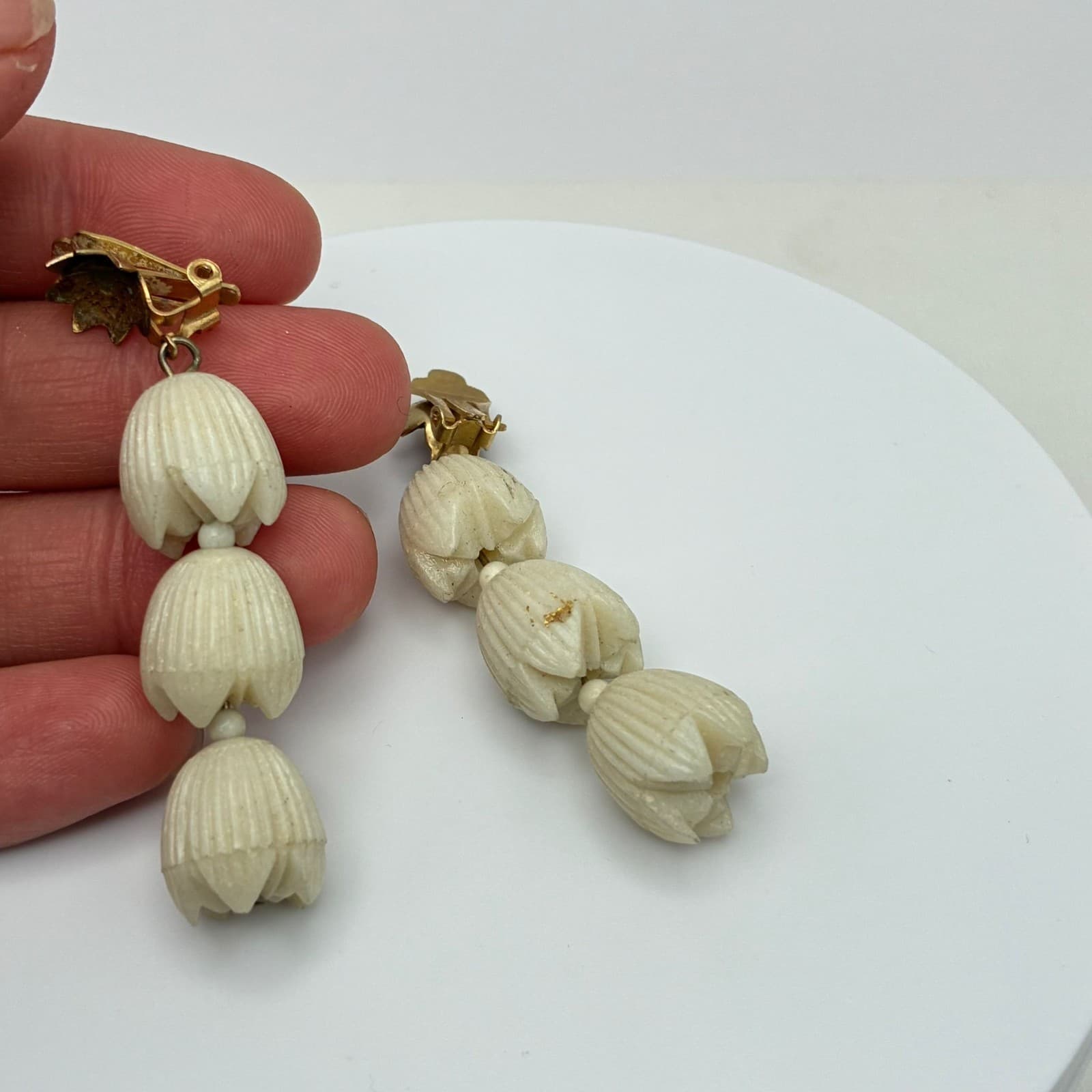 Vintage 50s 60s Hong Kong White Celluloid Tulip Dangle Earrings Women's Jewelry - Thumbnail 7