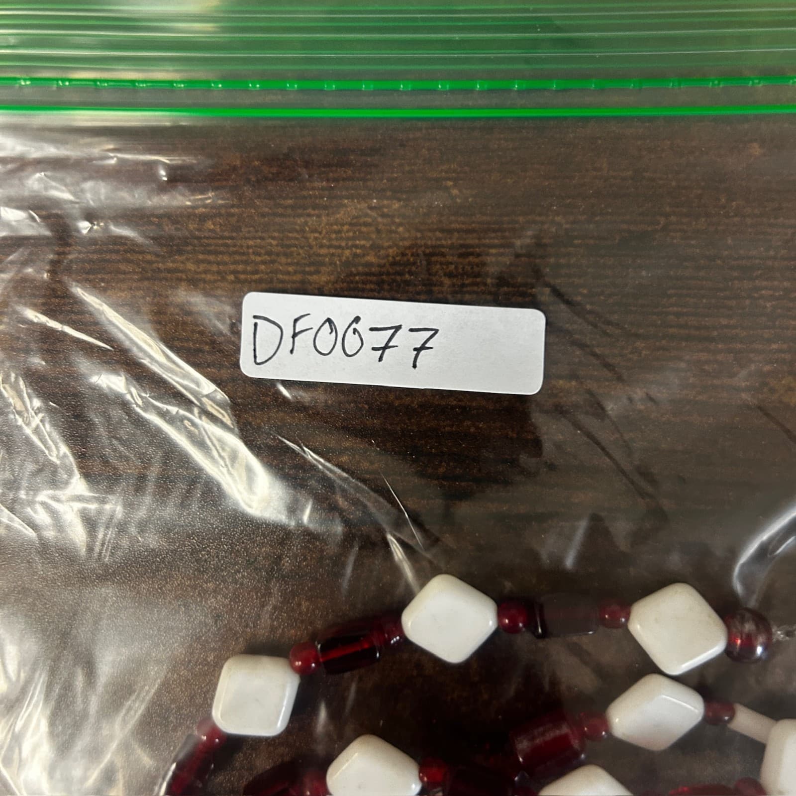 Vintage 21" Red & White Beaded Necklace Geometric Acrylic Beads Retro Jewelry - Thumbnail 6