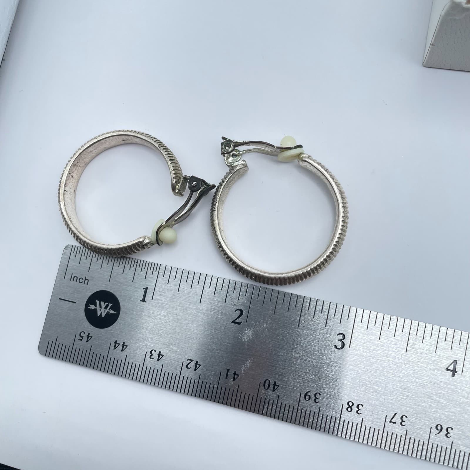 Vintage 90s Silver Tone Ribbed Hoop Earrings Textured Classic Fashion Jewelry - Thumbnail 9