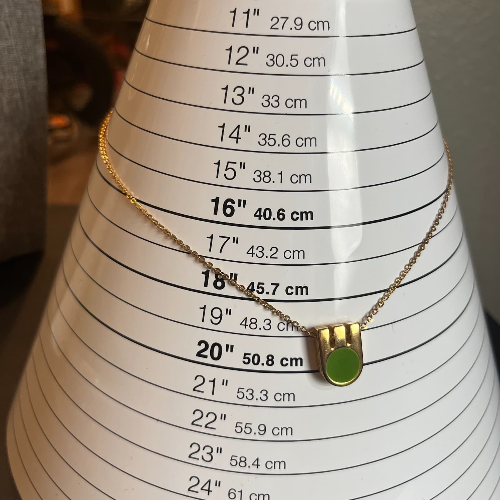 Modernist Green Enamel Pendant Necklace Gold Tone Vtg 1970s Statement Jewelry - Thumbnail 8