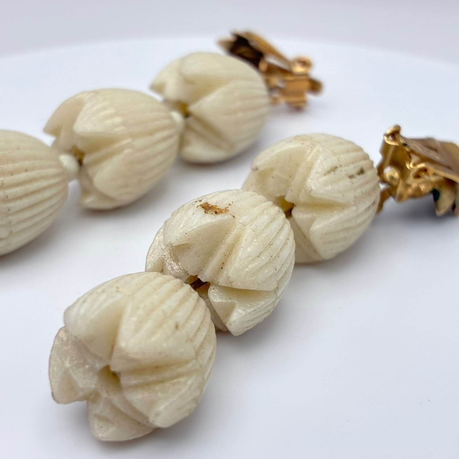 Vintage 50s 60s Hong Kong White Celluloid Tulip Dangle Earrings Women's Jewelry - Thumbnail 4