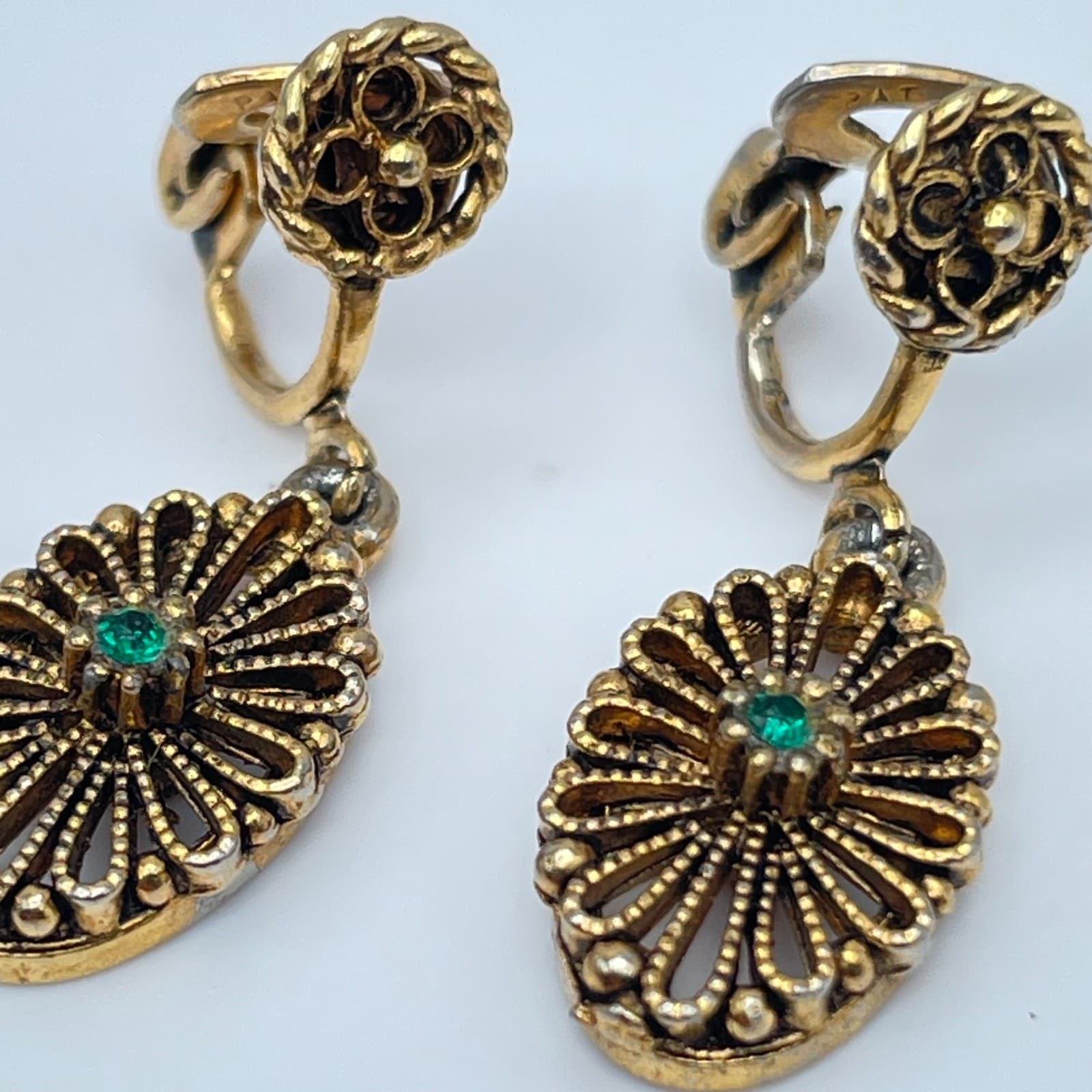 Vintage 80s Gold Tone Green Glass Filigree Dangle Earrings Classic Jewelry - Thumbnail 3