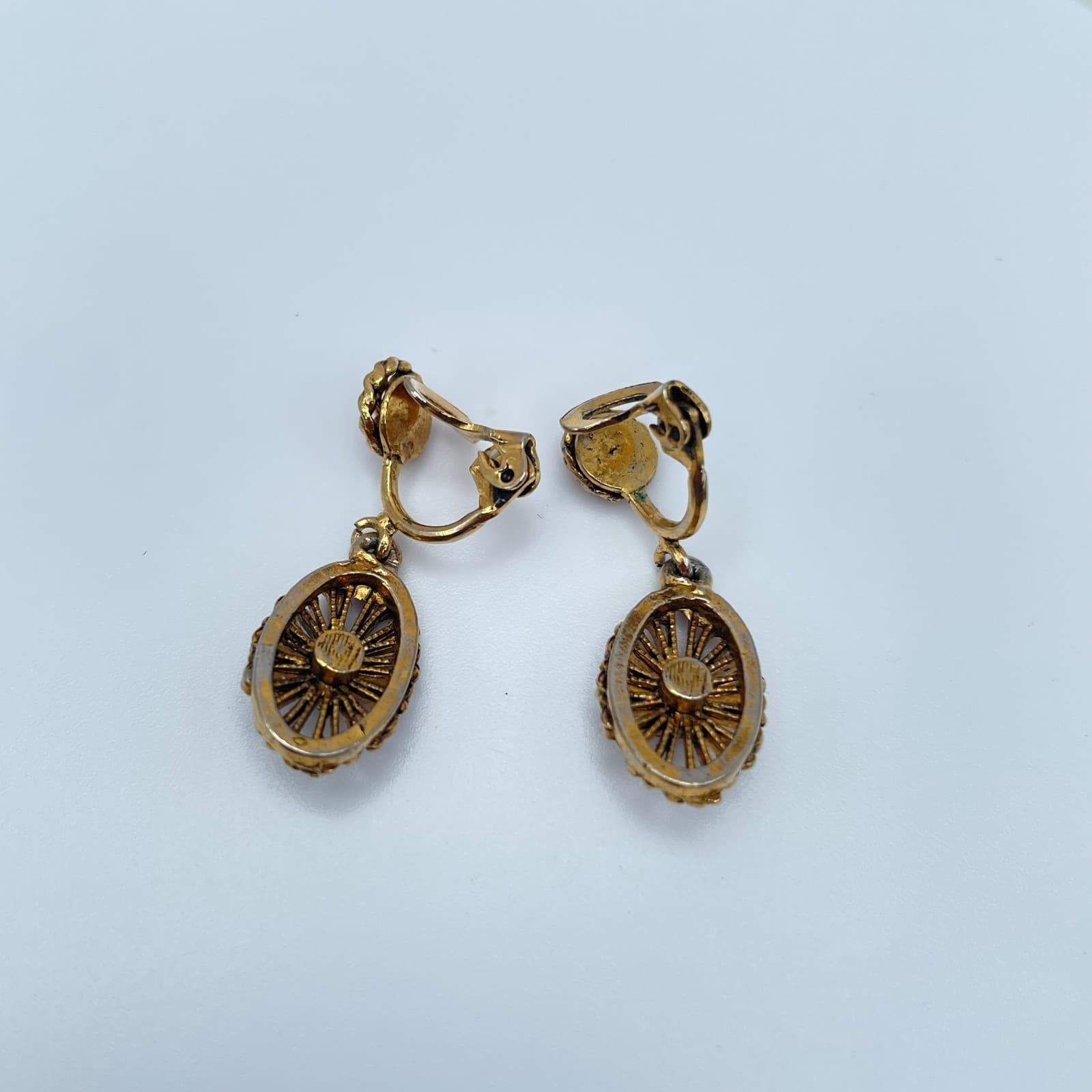 Vintage 80s Gold Tone Green Glass Filigree Dangle Earrings Classic Jewelry - Thumbnail 6