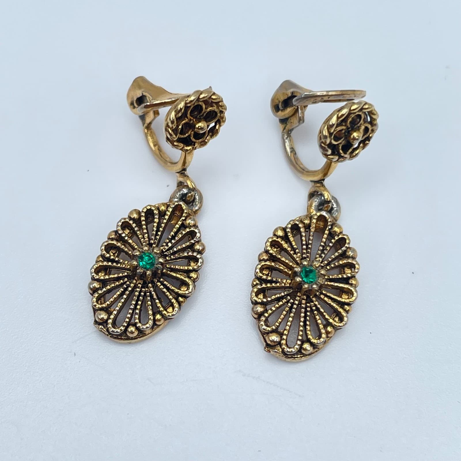 Vintage 80s Gold Tone Green Glass Filigree Dangle Earrings Classic Jewelry - Thumbnail 4