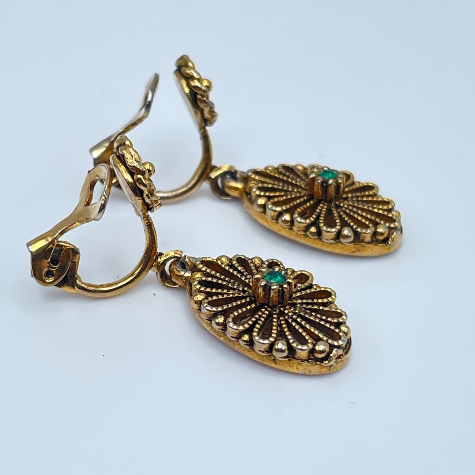 Vintage 80s Gold Tone Green Glass Filigree Dangle Earrings Classic Jewelry - Thumbnail 7