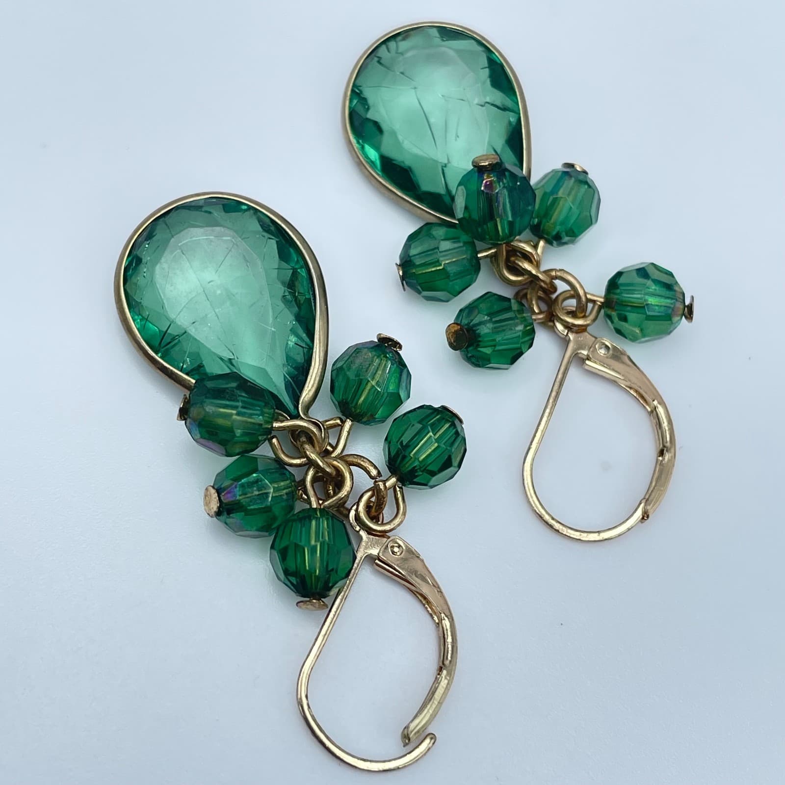 Vintage 90s Green Glass Teardrop Gold Tone Dangle Earrings Boho Fashion Jewelry - Thumbnail 2
