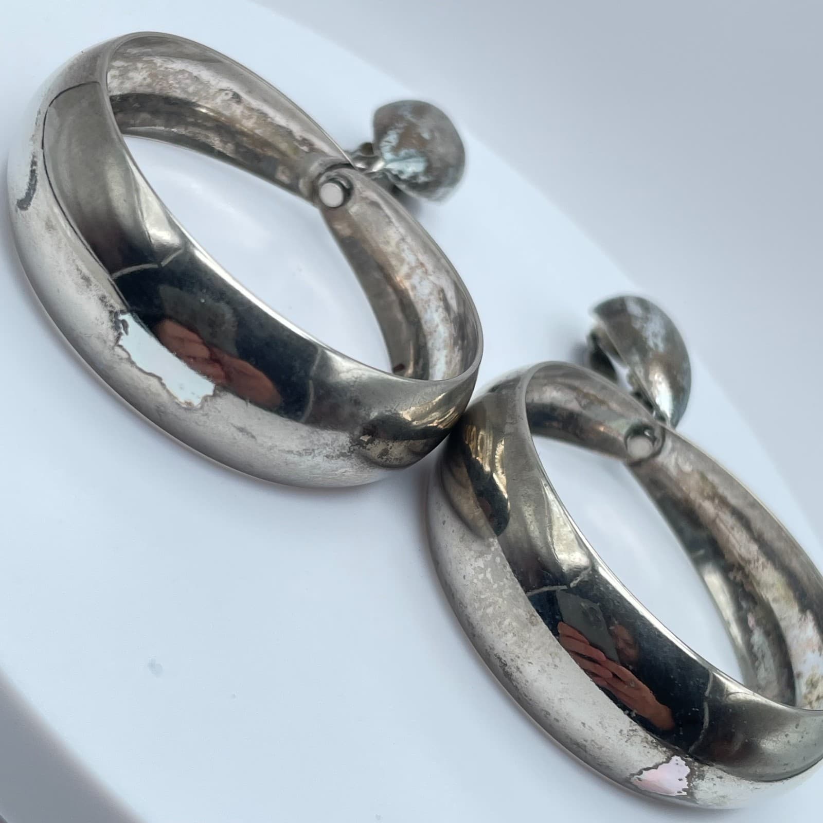 Vintage 90s Silver Tone Large Hoop Dangle Earrings Retro Bold Modern Jewelry - Thumbnail 5