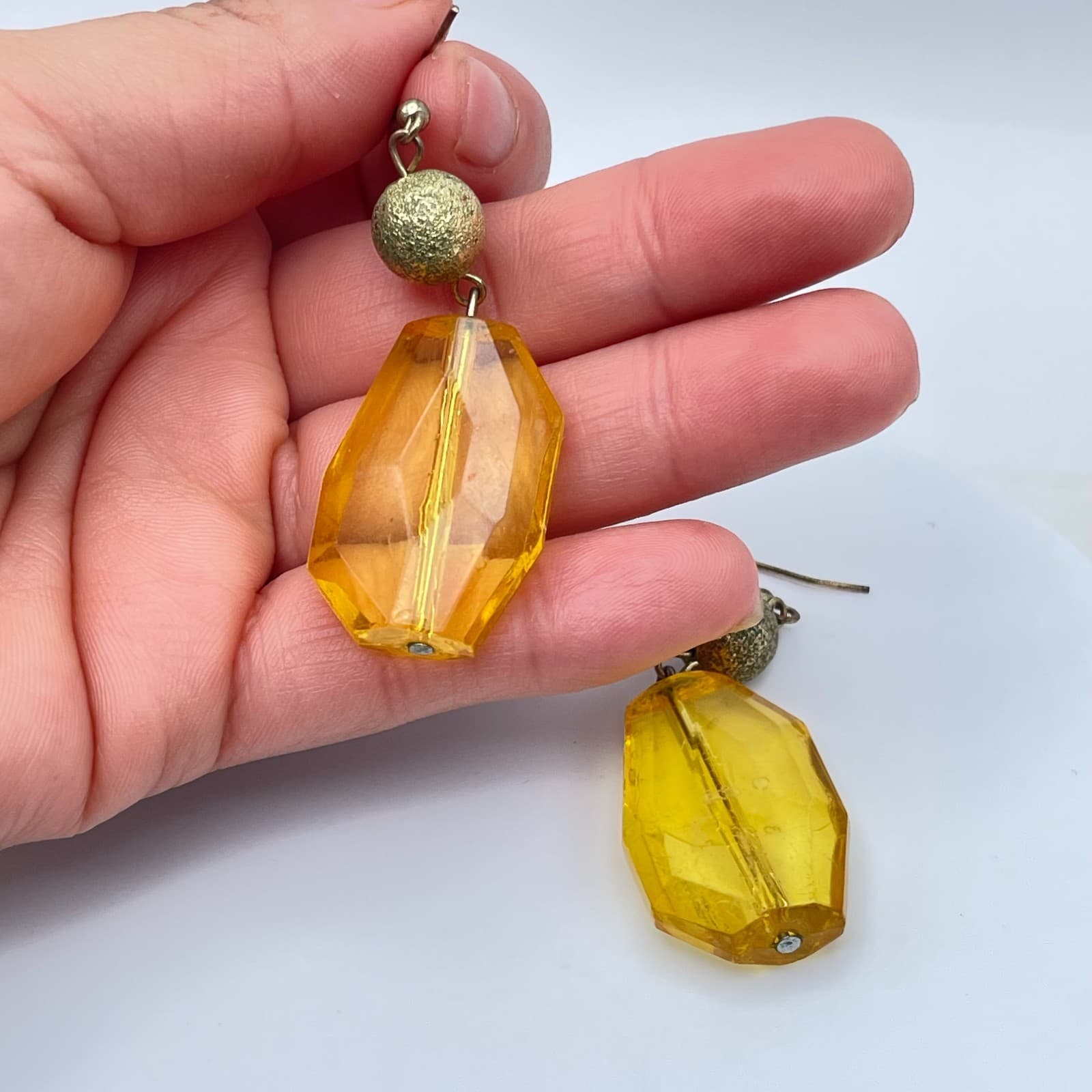 Vintage 90s Amber Yellow Glass Dangle Earrings Gold Tone Stardust Bead Fashion - Thumbnail 7