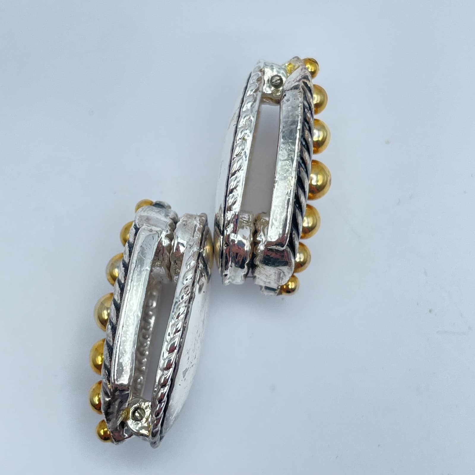 Vintage 90s Oval Reversible Silver Tone Leaf Earrings Fashion Statement - Thumbnail 4