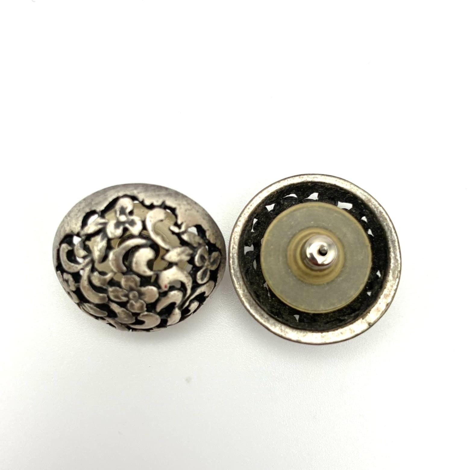 Vintage 90s Silver Tone Filigree Floral Dome Stud Earrings Boho Round Minimalist - Thumbnail 4