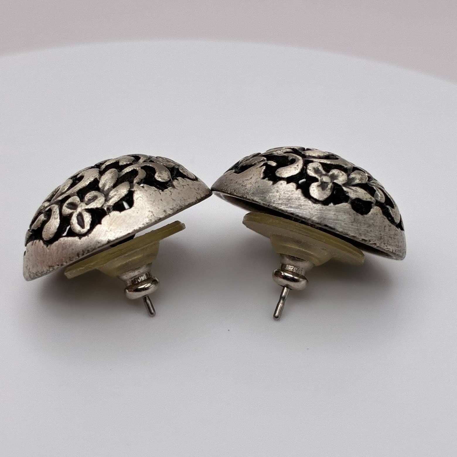 Vintage 90s Silver Tone Filigree Floral Dome Stud Earrings Boho Round Minimalist - Thumbnail 7