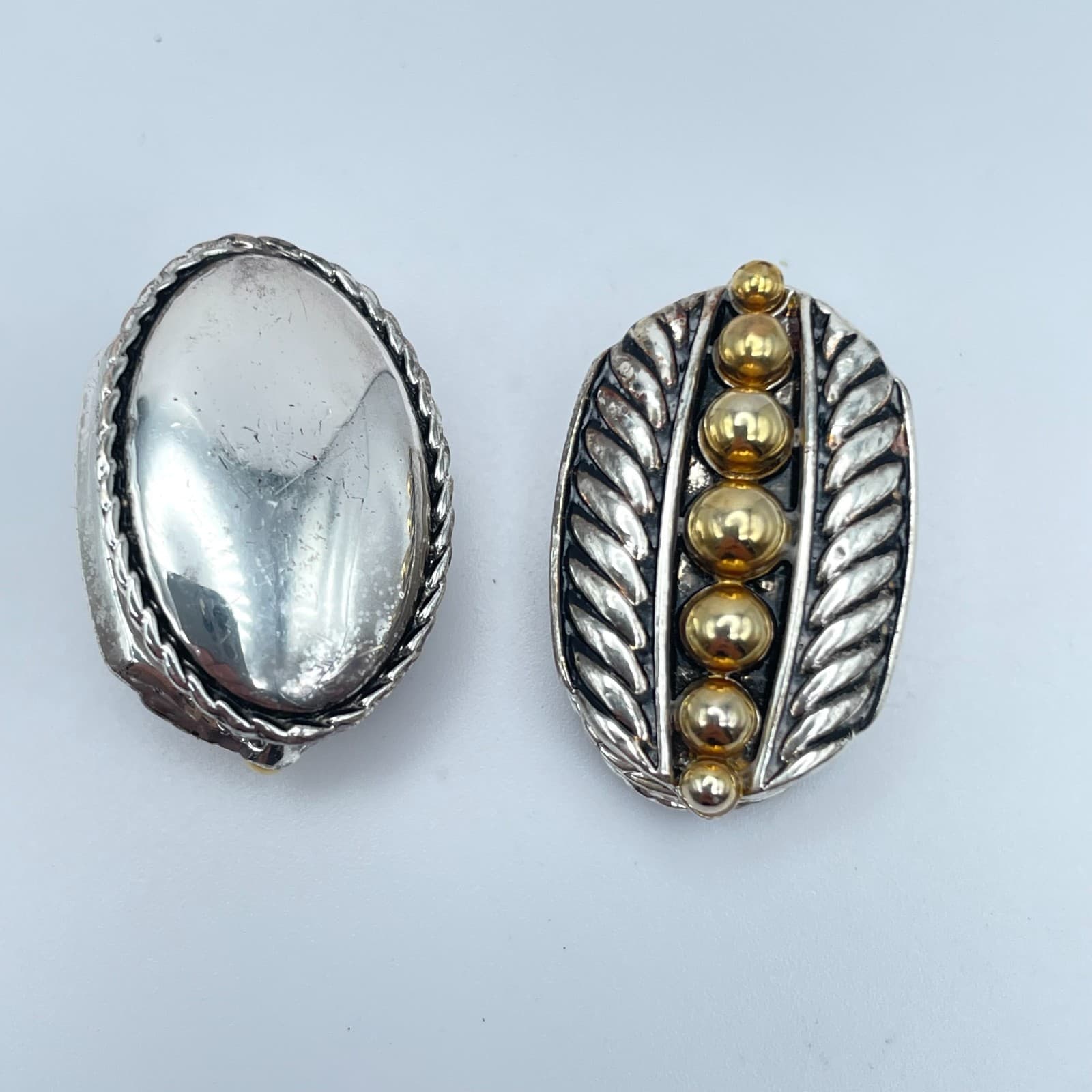 Vintage 90s Oval Reversible Silver Tone Leaf Earrings Fashion Statement - Image 1
