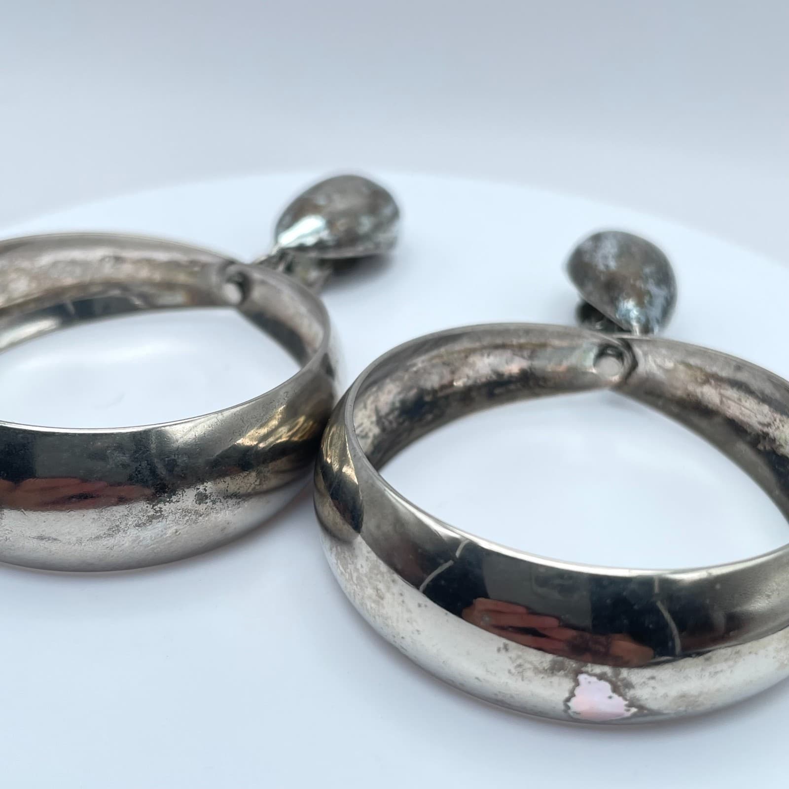 Vintage 90s Silver Tone Large Hoop Dangle Earrings Retro Bold Modern Jewelry - Thumbnail 3