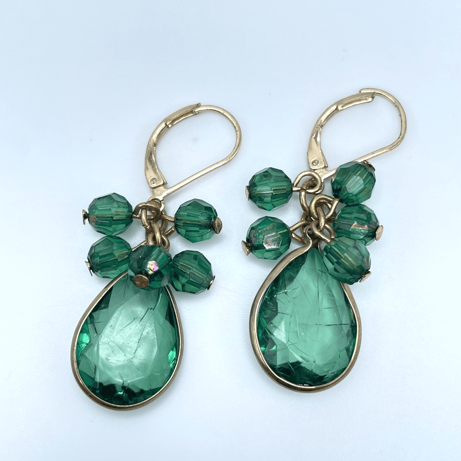 Vintage 90s Green Glass Teardrop Gold Tone Dangle Earrings Boho Fashion Jewelry - Image 1