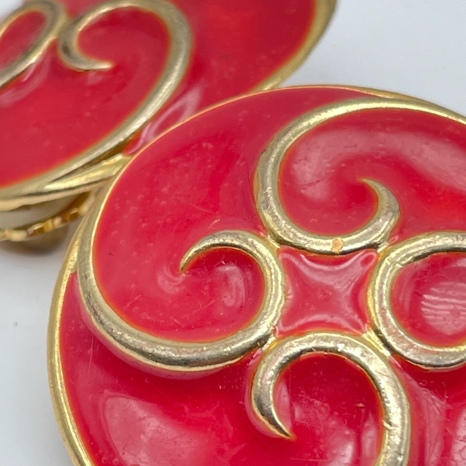 Vintage 80s Red Enamel Swirl Gold Tone Round Earrings Fashion Statement Jewelry - Thumbnail 6