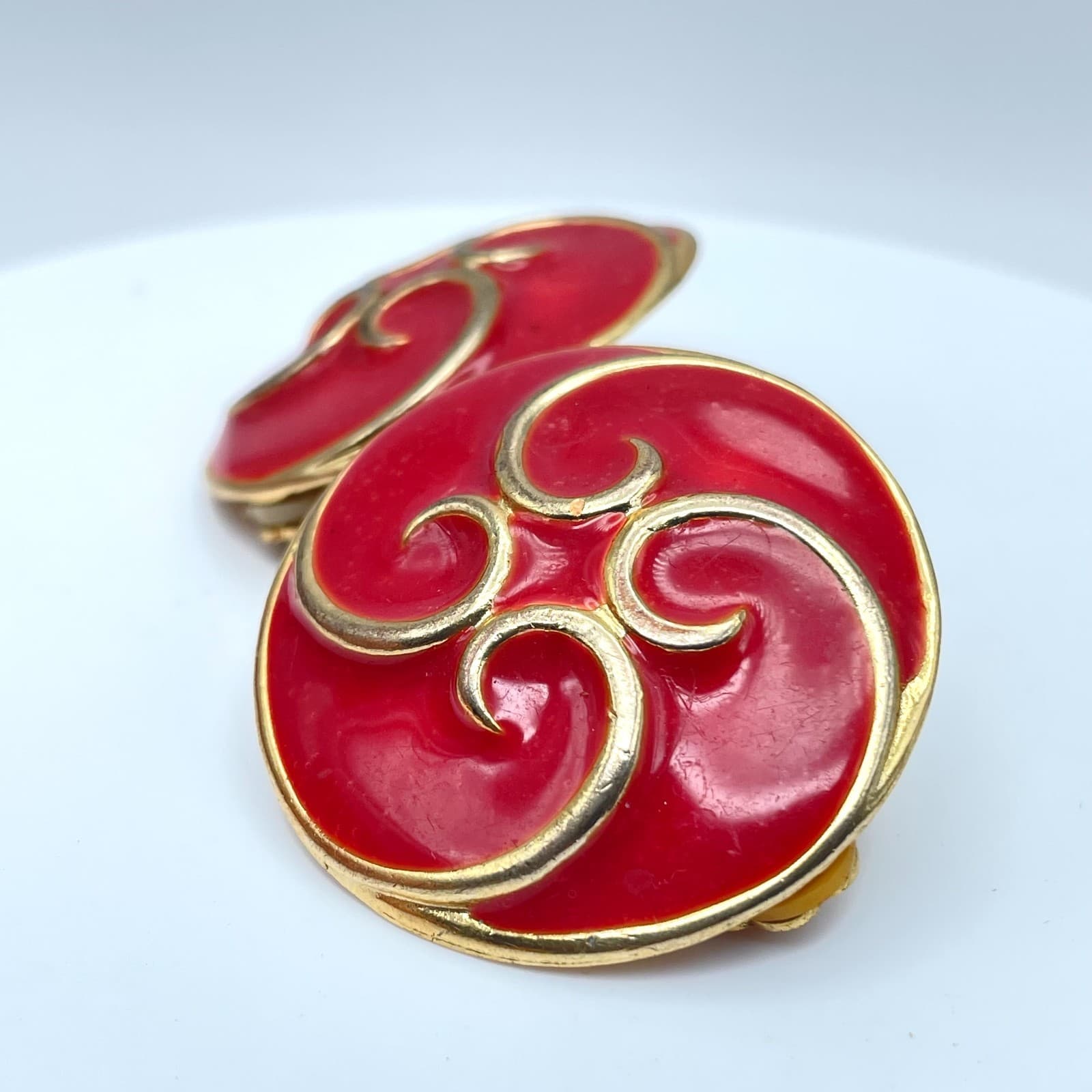 Vintage 80s Red Enamel Swirl Gold Tone Round Earrings Fashion Statement Jewelry - Thumbnail 3