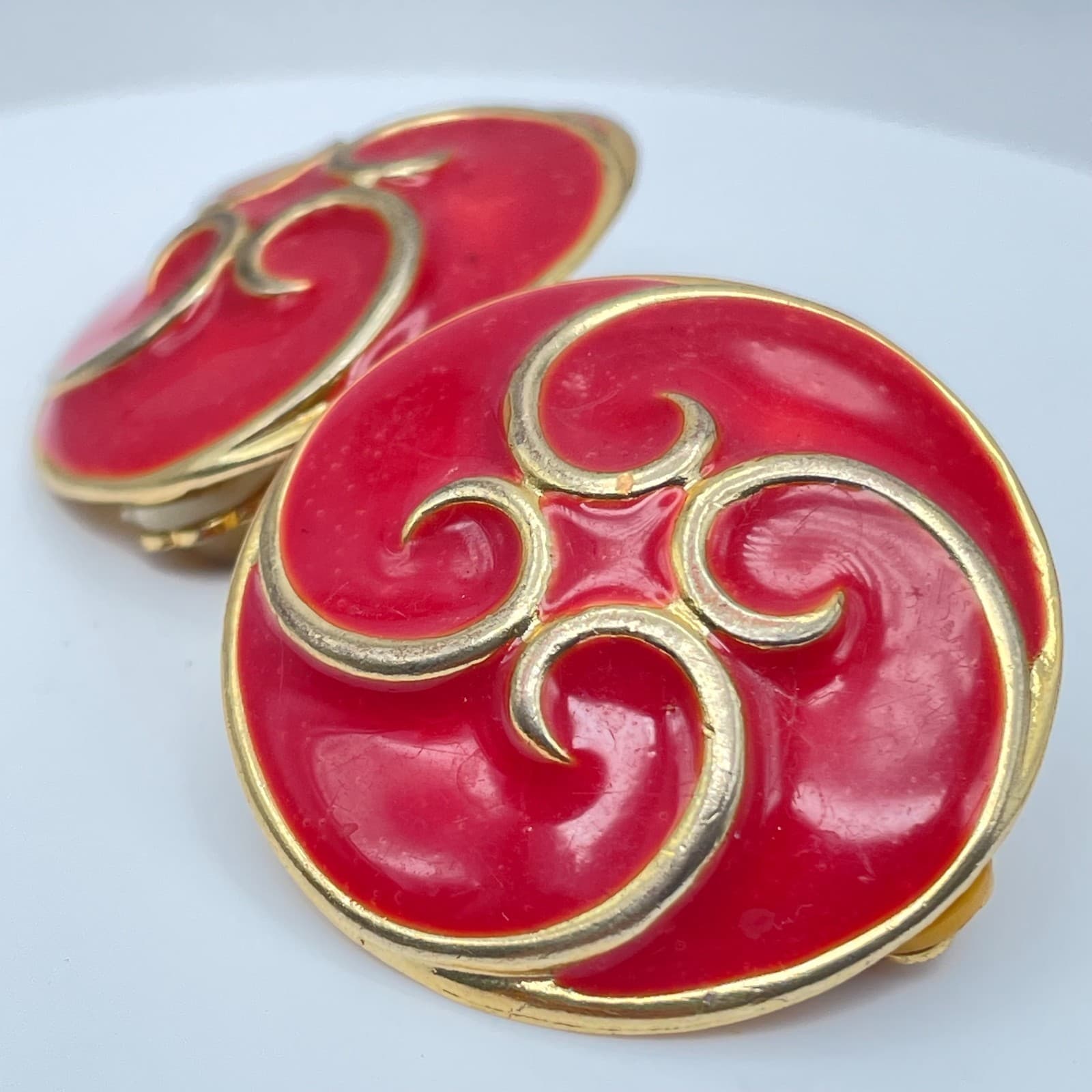 Vintage 80s Red Enamel Swirl Gold Tone Round Earrings Fashion Statement Jewelry - Thumbnail 5