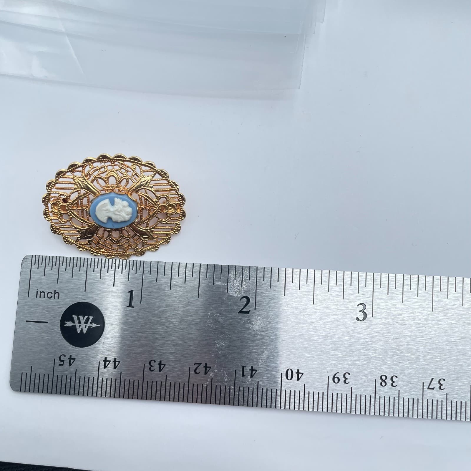 Vintage 90s Cameo Brooch Gold Tone Filigree Oval Victorian Style Pin Jewelry - Thumbnail 8