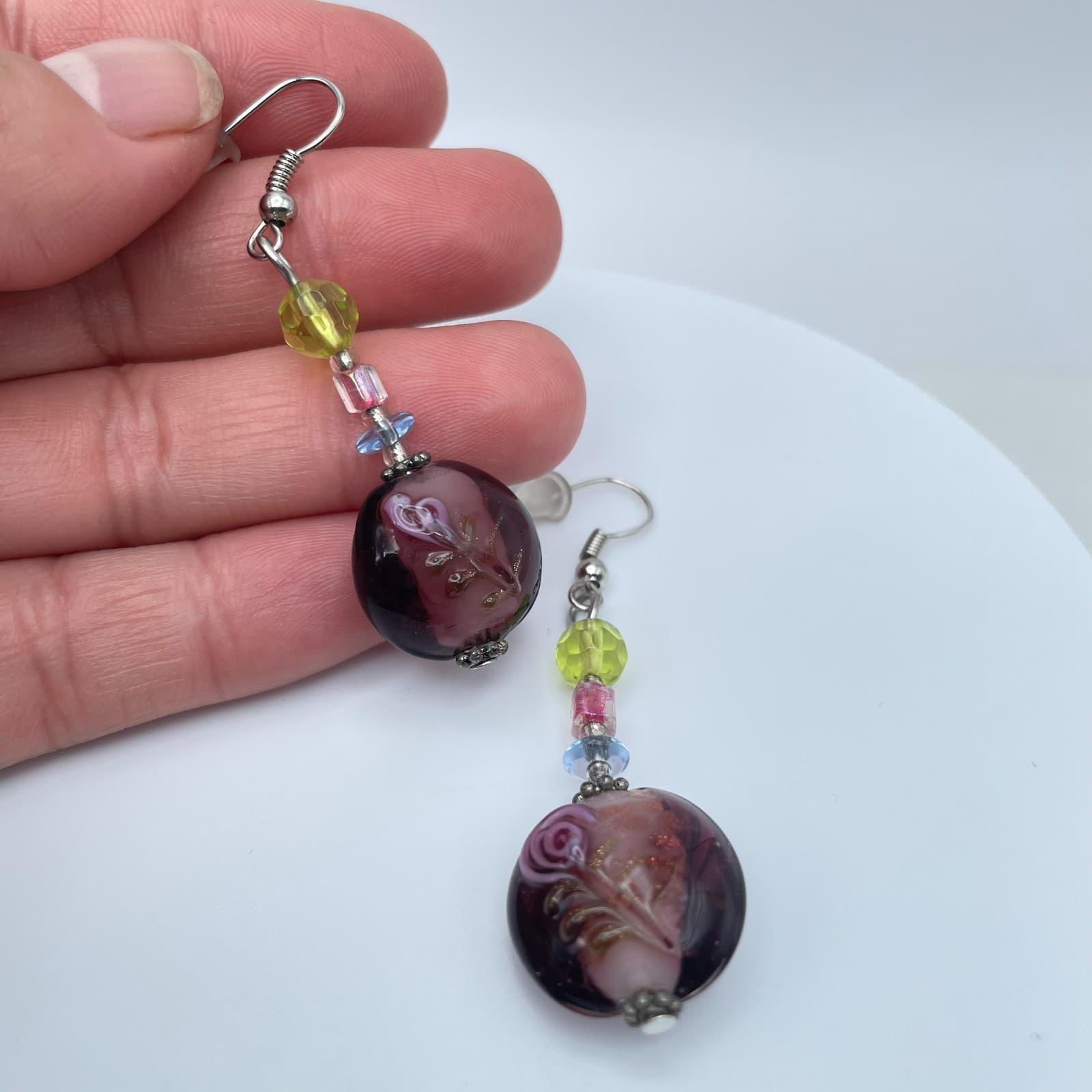 Vintage 90s Lampwork Glass Dangle Earrings Purple Floral Rose Beaded Artisan - Thumbnail 7