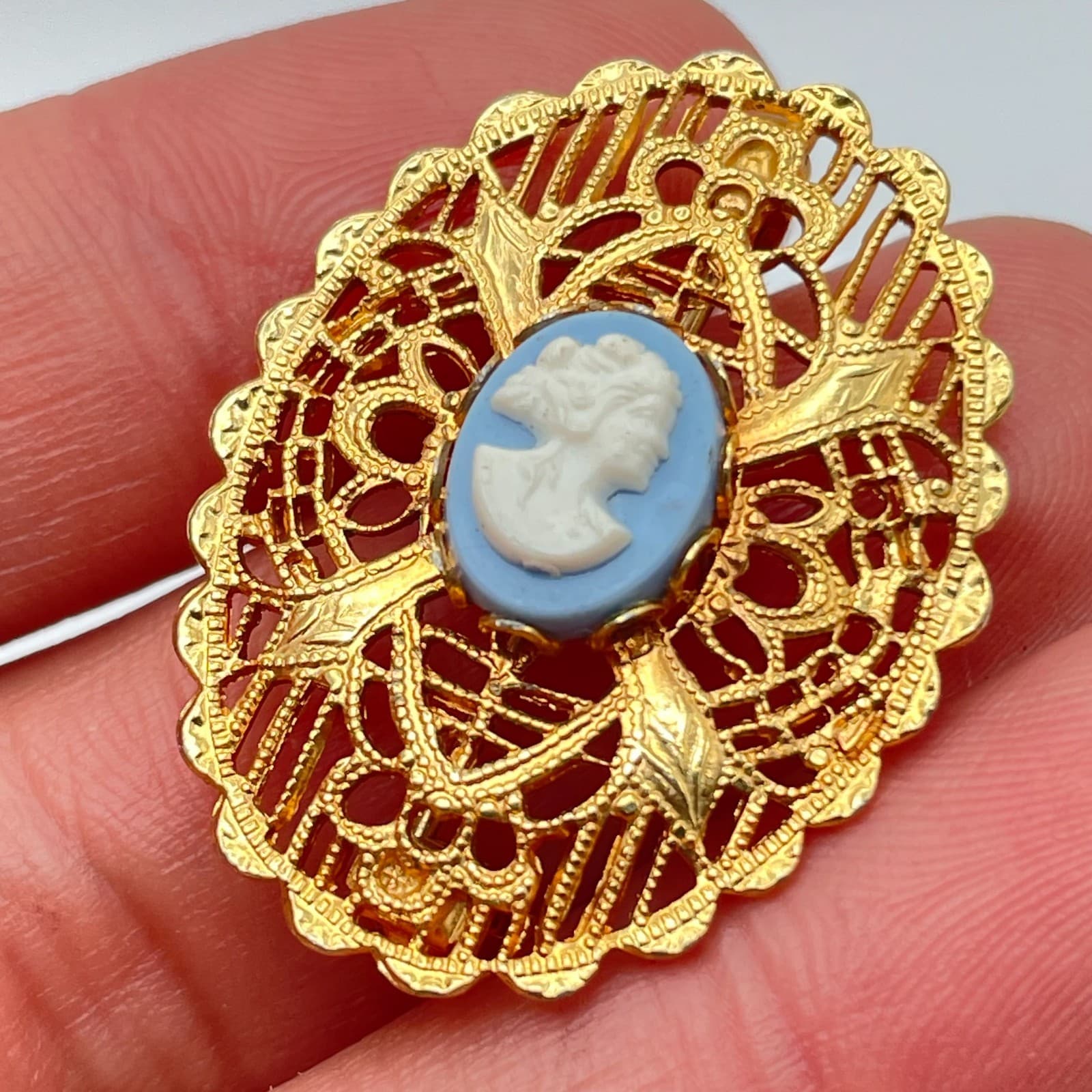 Vintage 90s Cameo Brooch Gold Tone Filigree Oval Victorian Style Pin Jewelry - Image 1