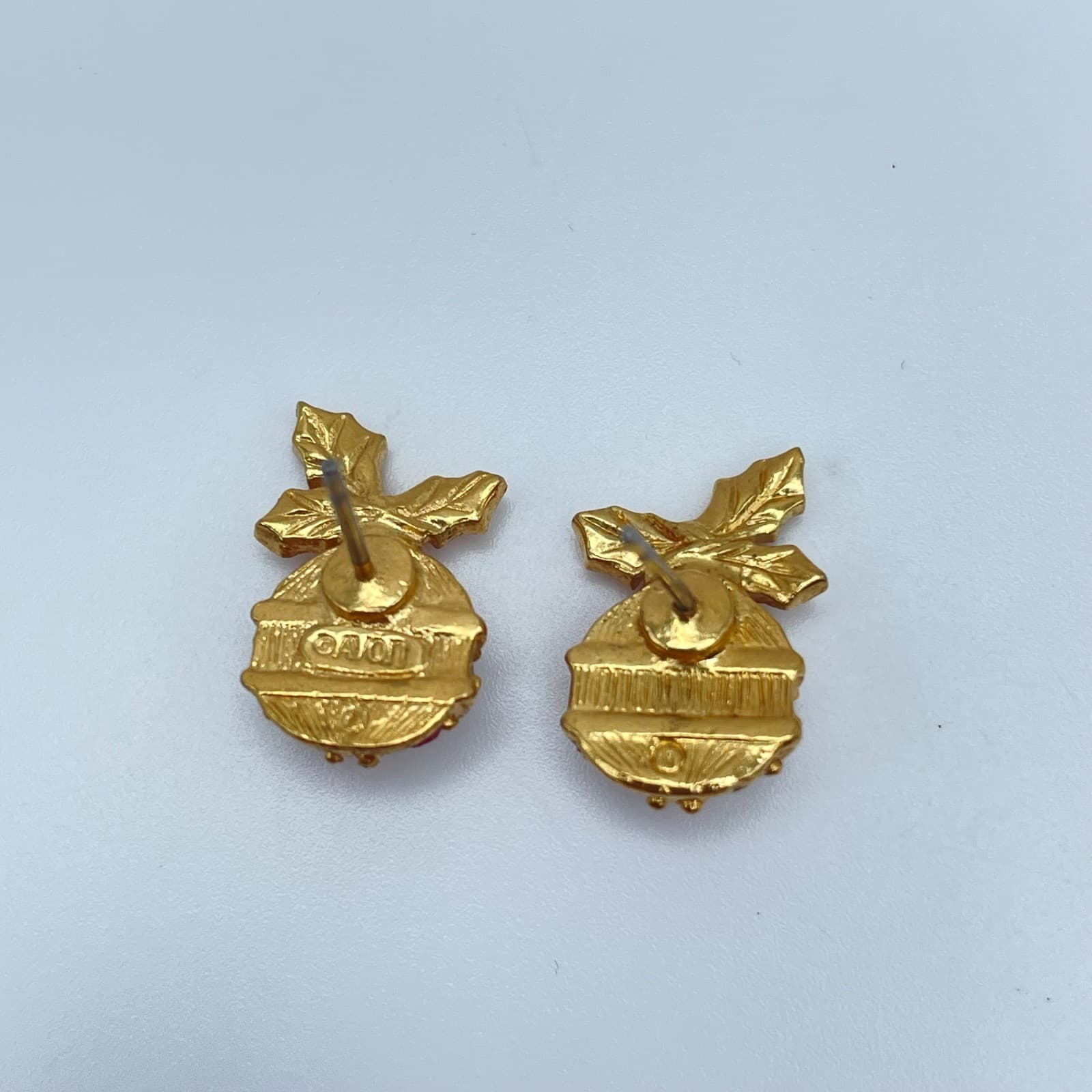 Vintage 80s 90s Avon Gold Tone Ornament Stud Earrings Christmas Holiday Jewelry - Thumbnail 7