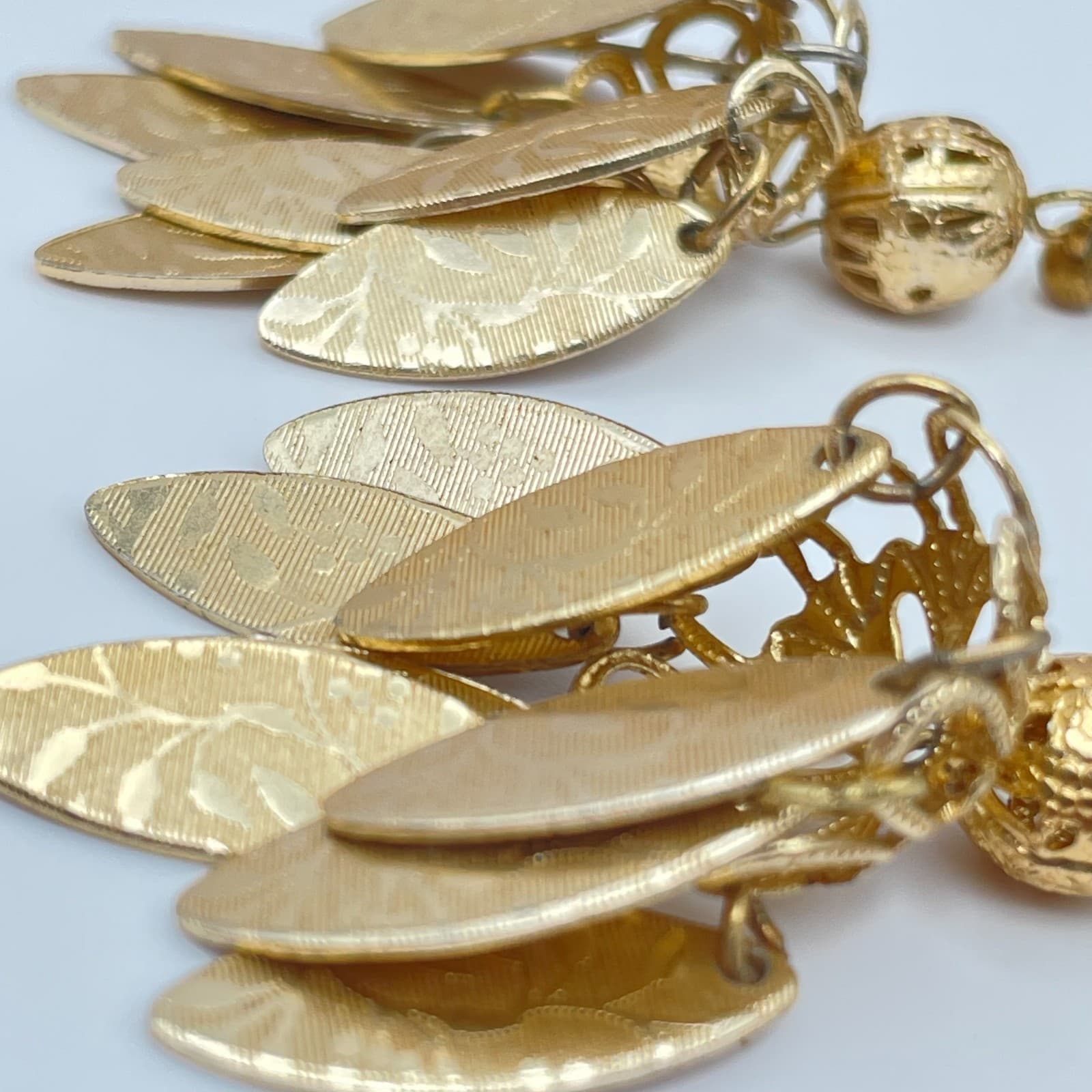 Vintage 90s Filigree Textured Leaf Dangle Stud Earrings Gold Tone Jewelry - Thumbnail 8