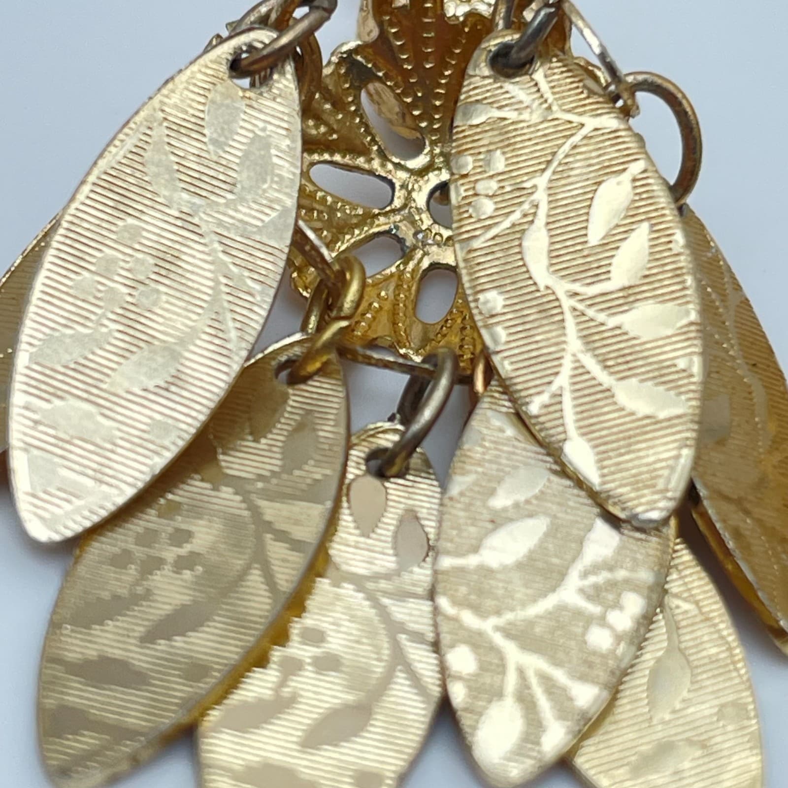 Vintage 90s Filigree Textured Leaf Dangle Stud Earrings Gold Tone Jewelry - Thumbnail 9