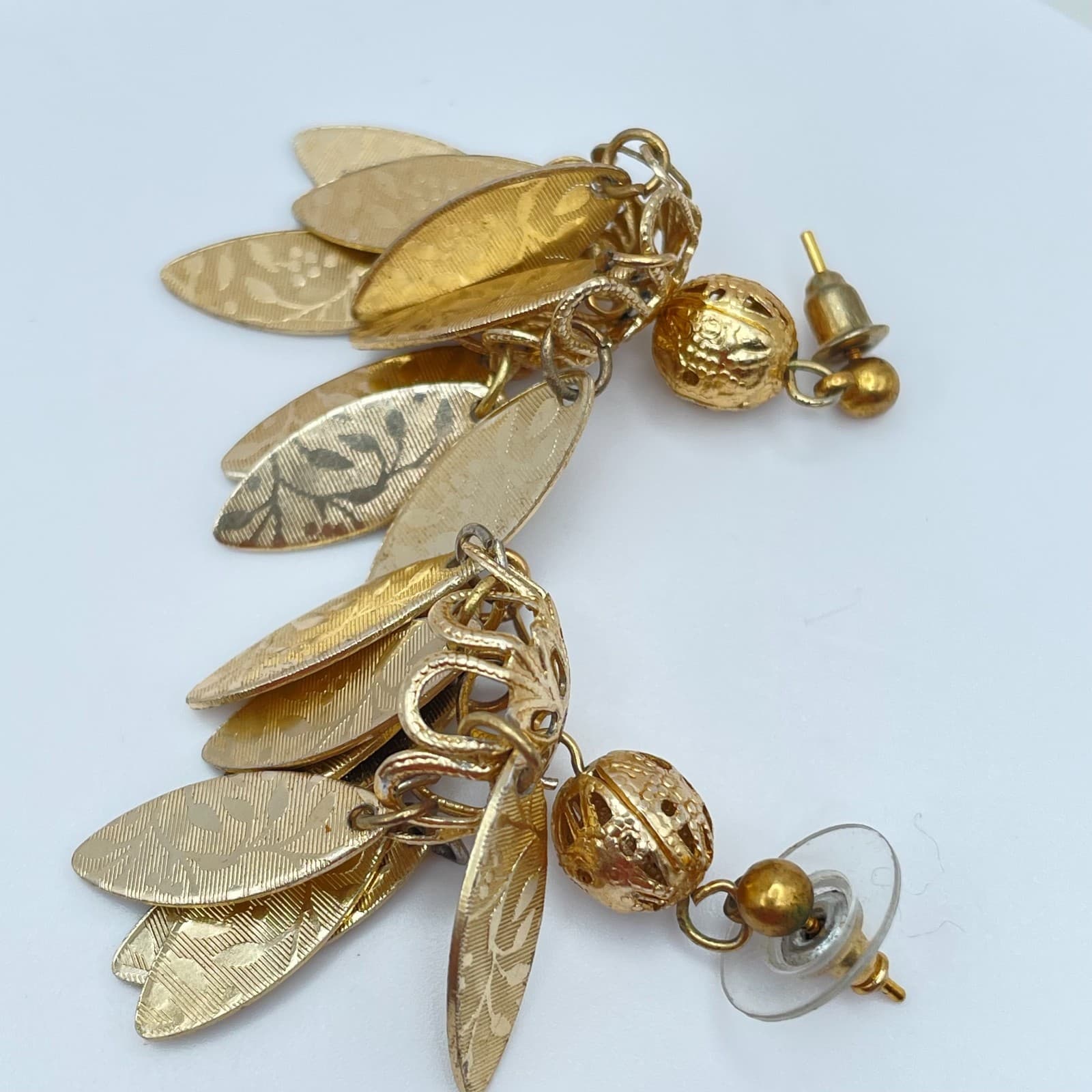 Vintage 90s Filigree Textured Leaf Dangle Stud Earrings Gold Tone Jewelry - Thumbnail 6