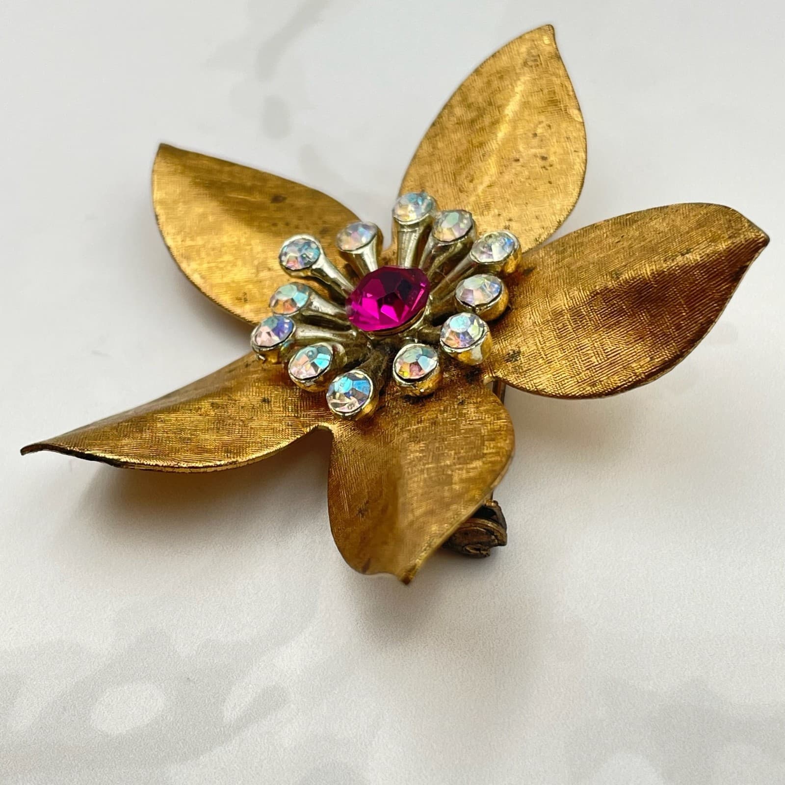 Vintage VTG Gold Tone Brooch Brush Finish Flower Fuchsia Pink Aurora Borealis - Thumbnail 5