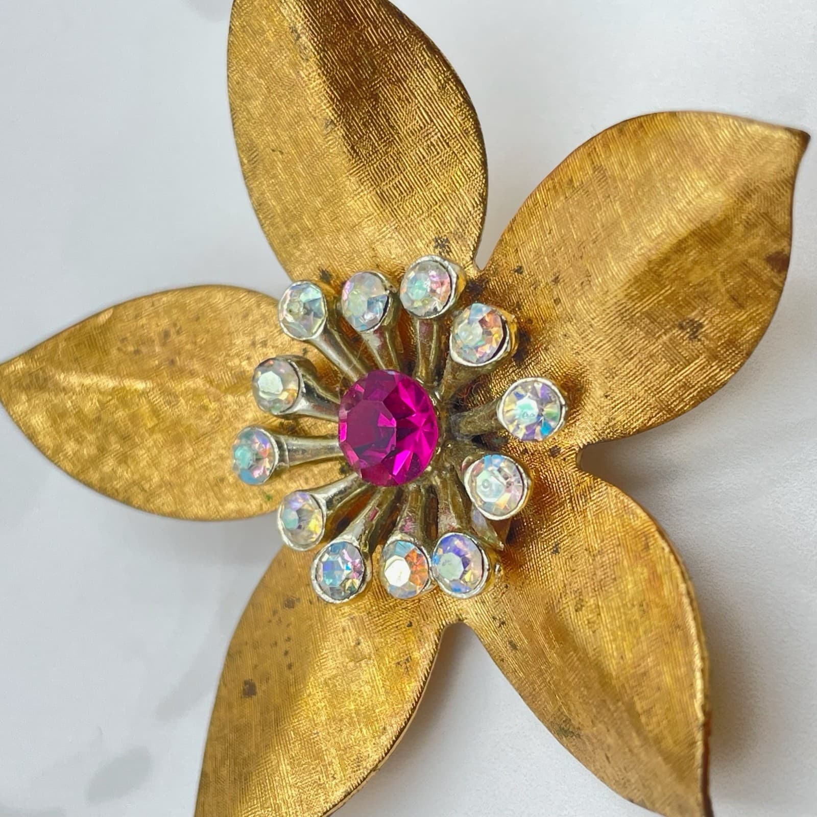 Vintage VTG Gold Tone Brooch Brush Finish Flower Fuchsia Pink Aurora Borealis - Thumbnail 7