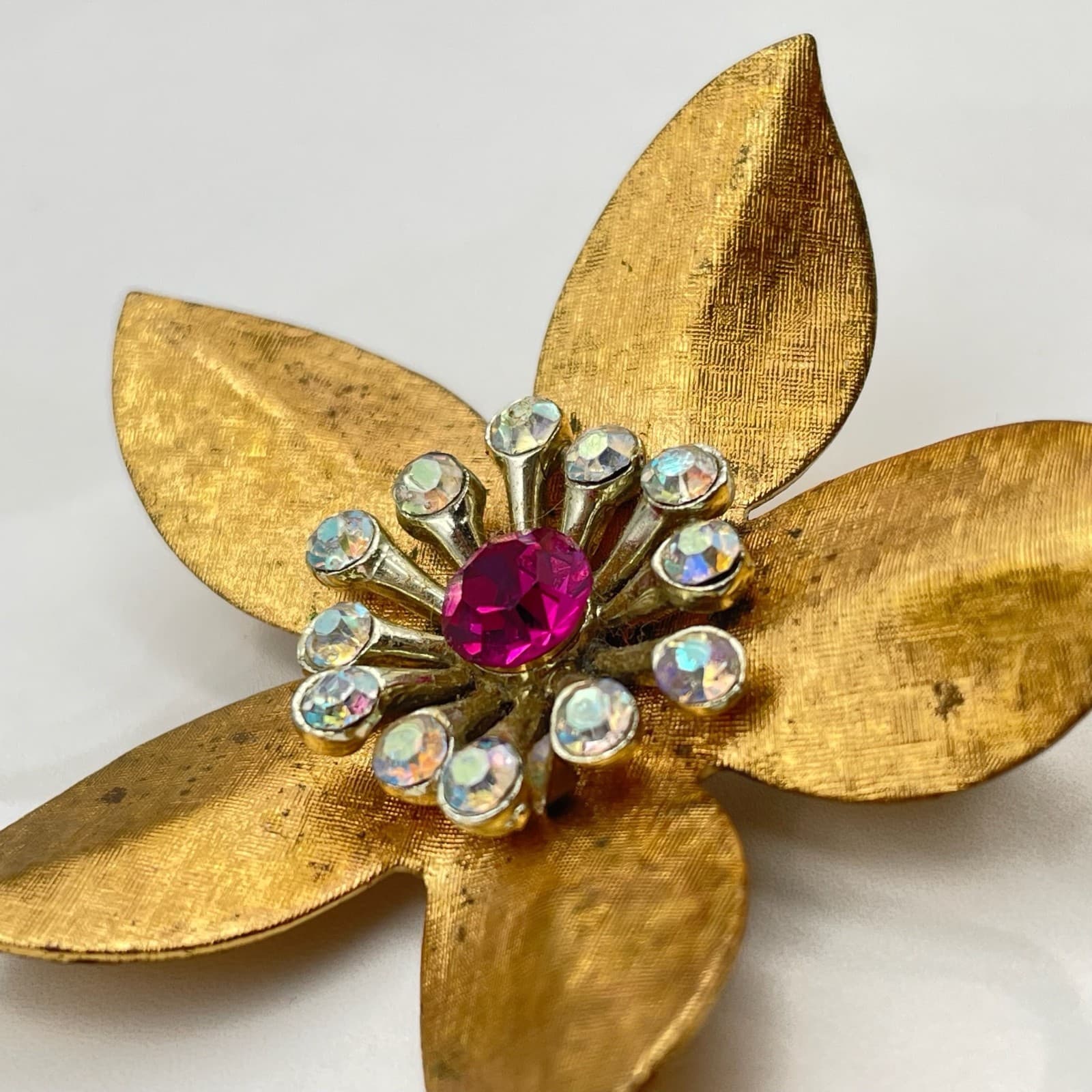 Vintage VTG Gold Tone Brooch Brush Finish Flower Fuchsia Pink Aurora Borealis - Thumbnail 6